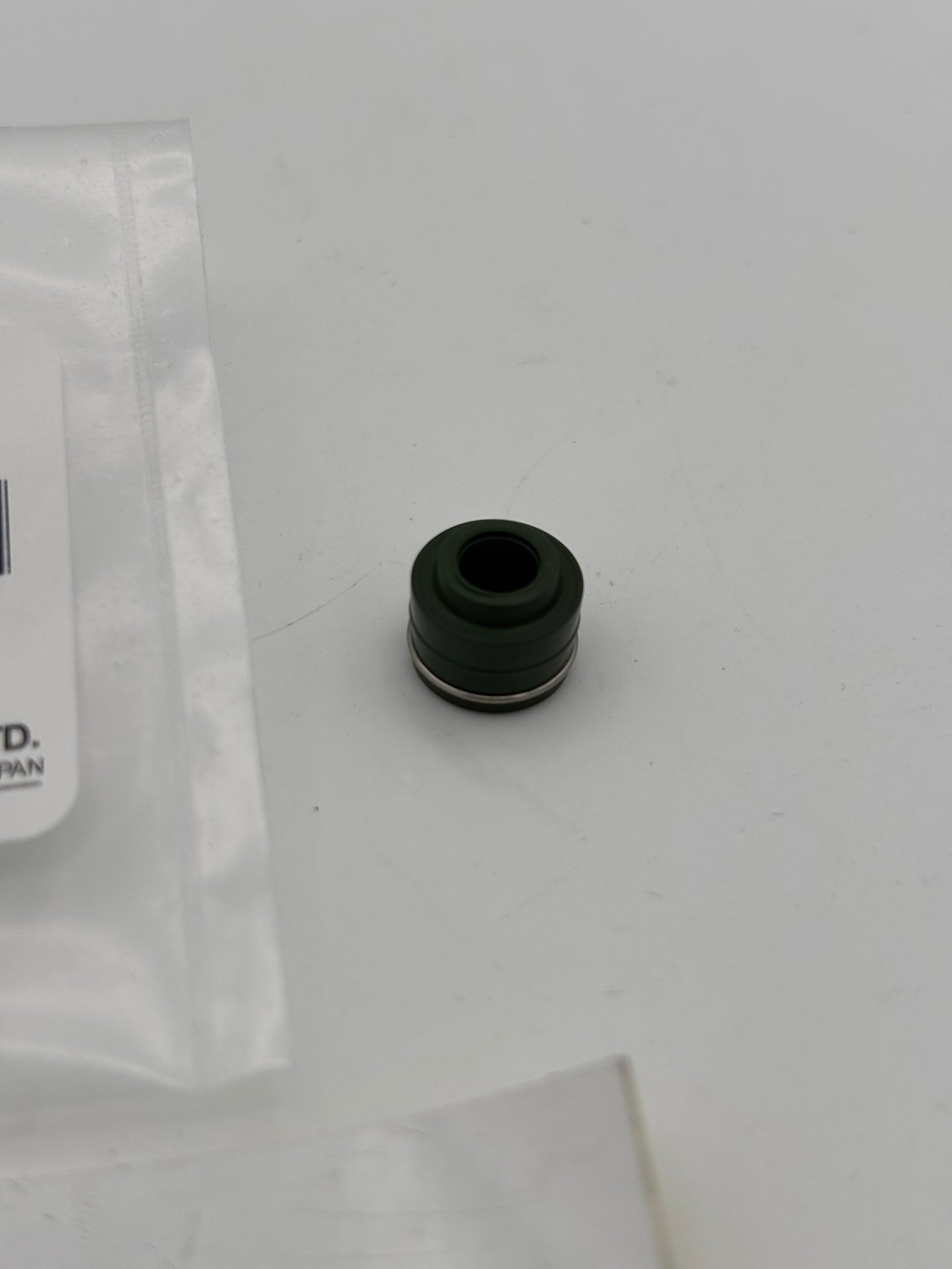 YAMAHA VALVE STEM SEAL 33M-12119-00-00 Y64