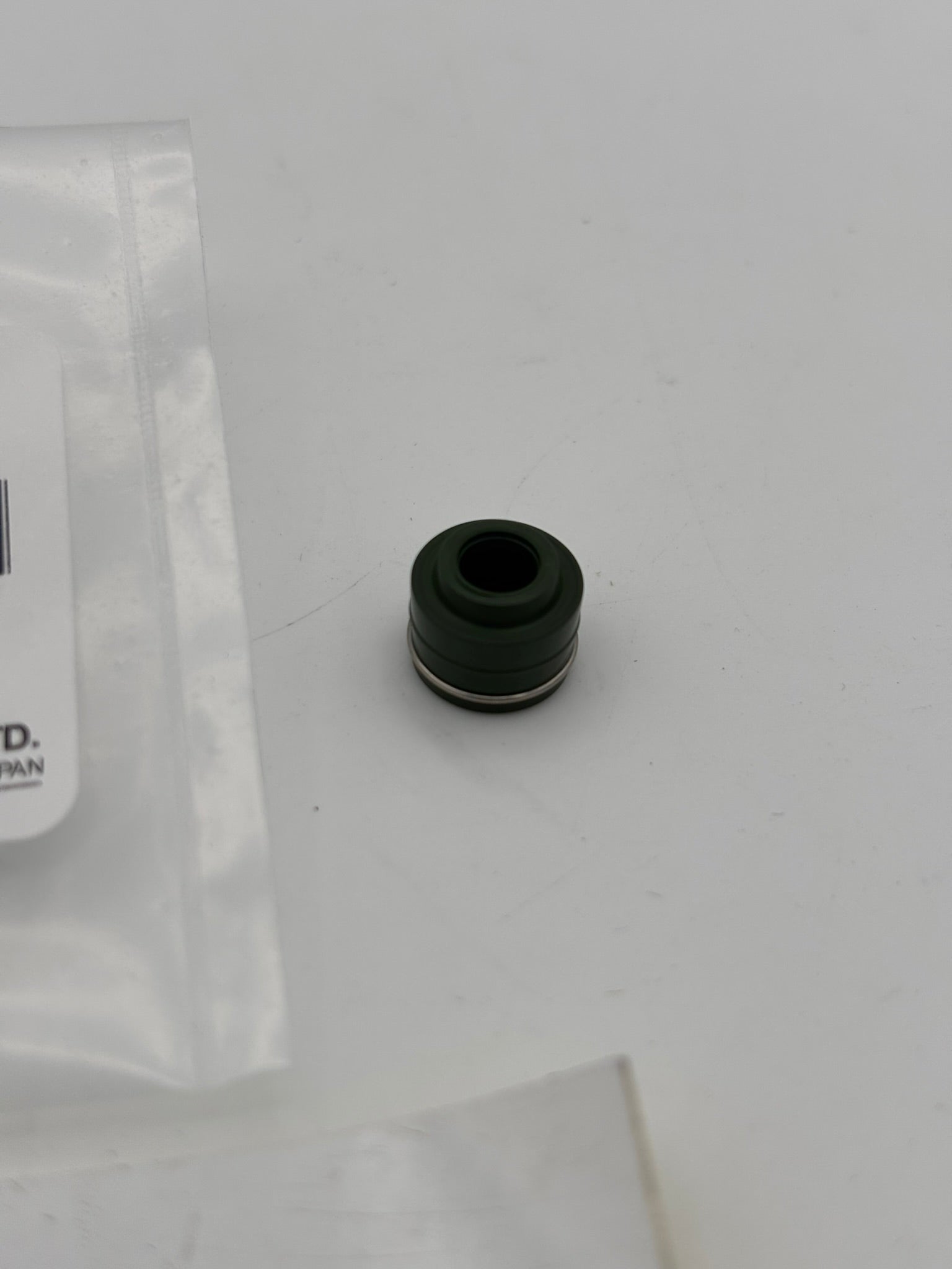 YAMAHA VALVE STEM SEAL 33M-12119-00-00 Y64