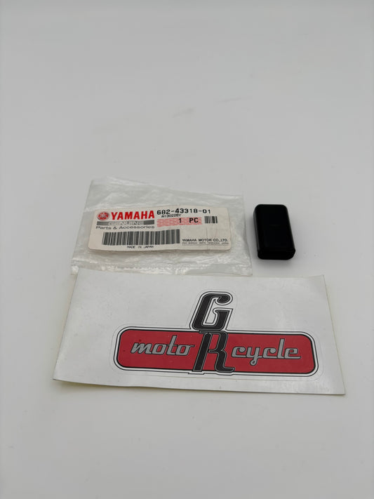 YAMAHA COVER 682-43318-01-00 Y210