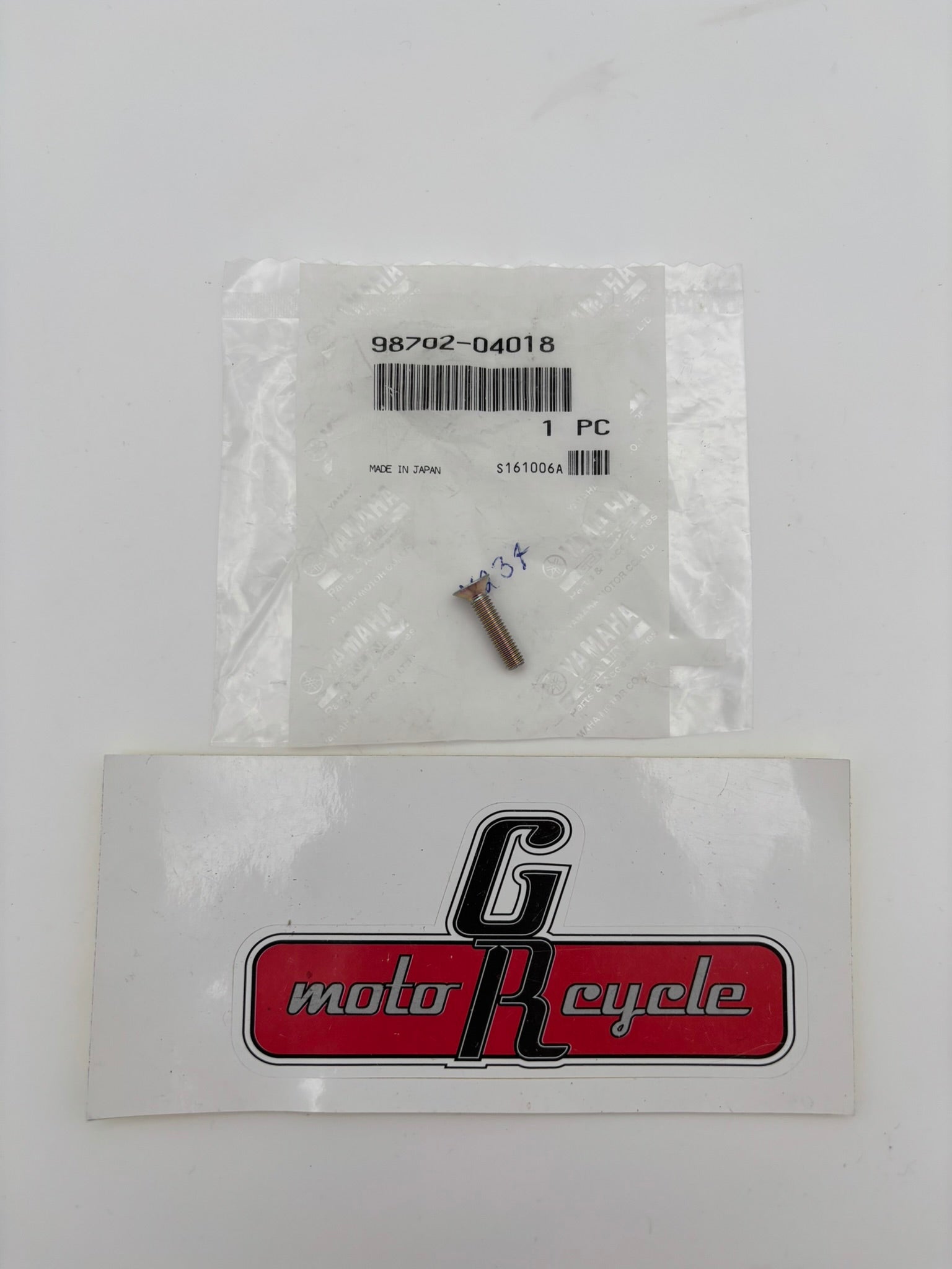 YAMAHA FLAT HEAD SCREW 98702-04018-00 Y218