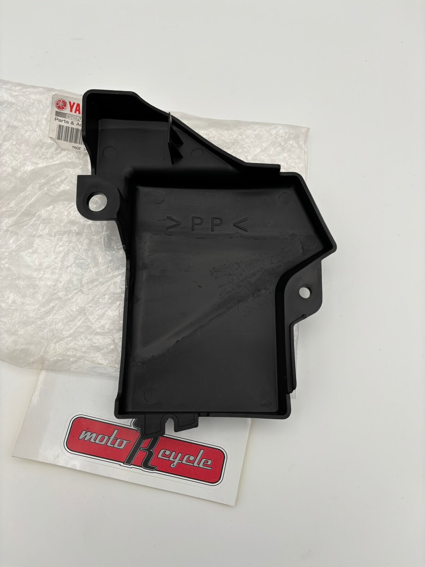 YAMAHA BATTERY COVER 1B2-H2129-10-00 Y240