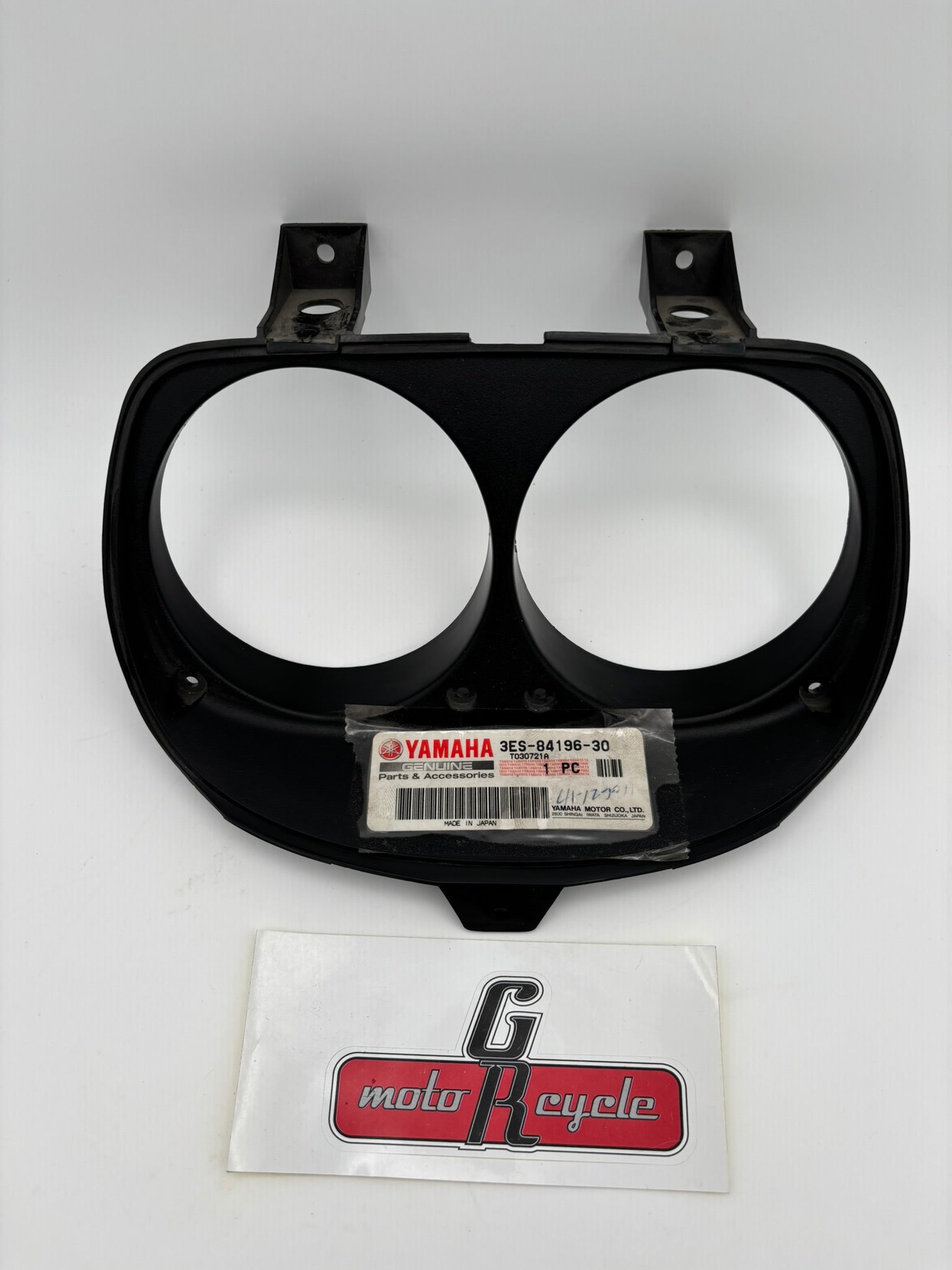 YAMAHA CW50 ZUMA SOCKET COVER 3ES-84196-30-00 Y250