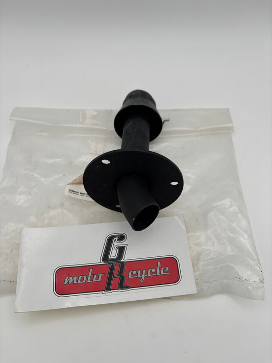 YAMAHA OUTLET PIPE 2GU-14752-00-00 Y271