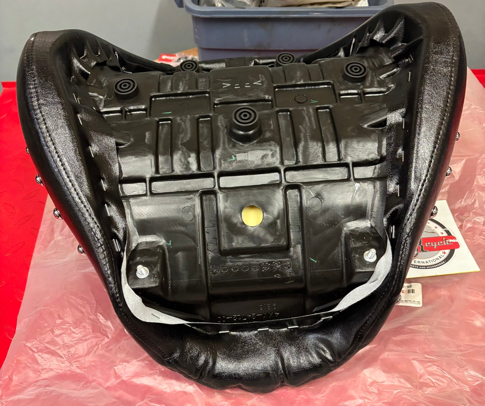 YAMAHA ROYAL STAR VENTURE XVZ1300TF 2002 - 05 SINGLE SEAT ASSY 4XY-24710-50-00 YBOX