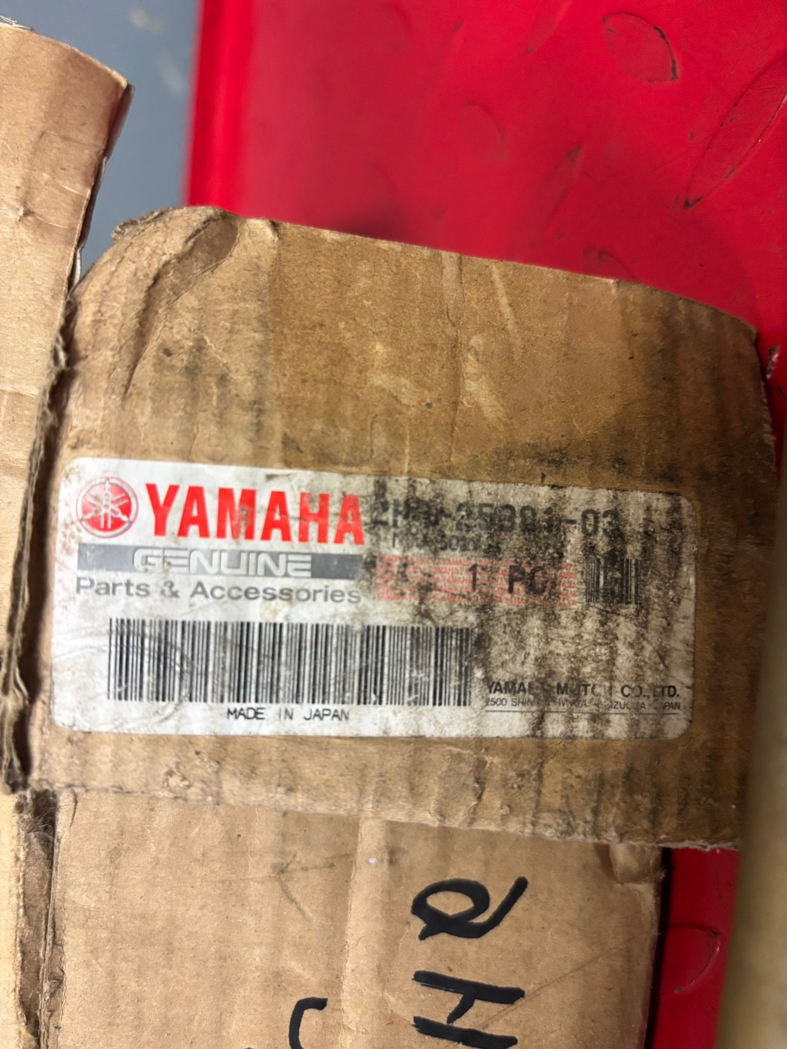 YAMAHA BIG BEAR 350 1987 - 95 REAR WHEEL AXLE 2HR-25381-03-00 YBOX