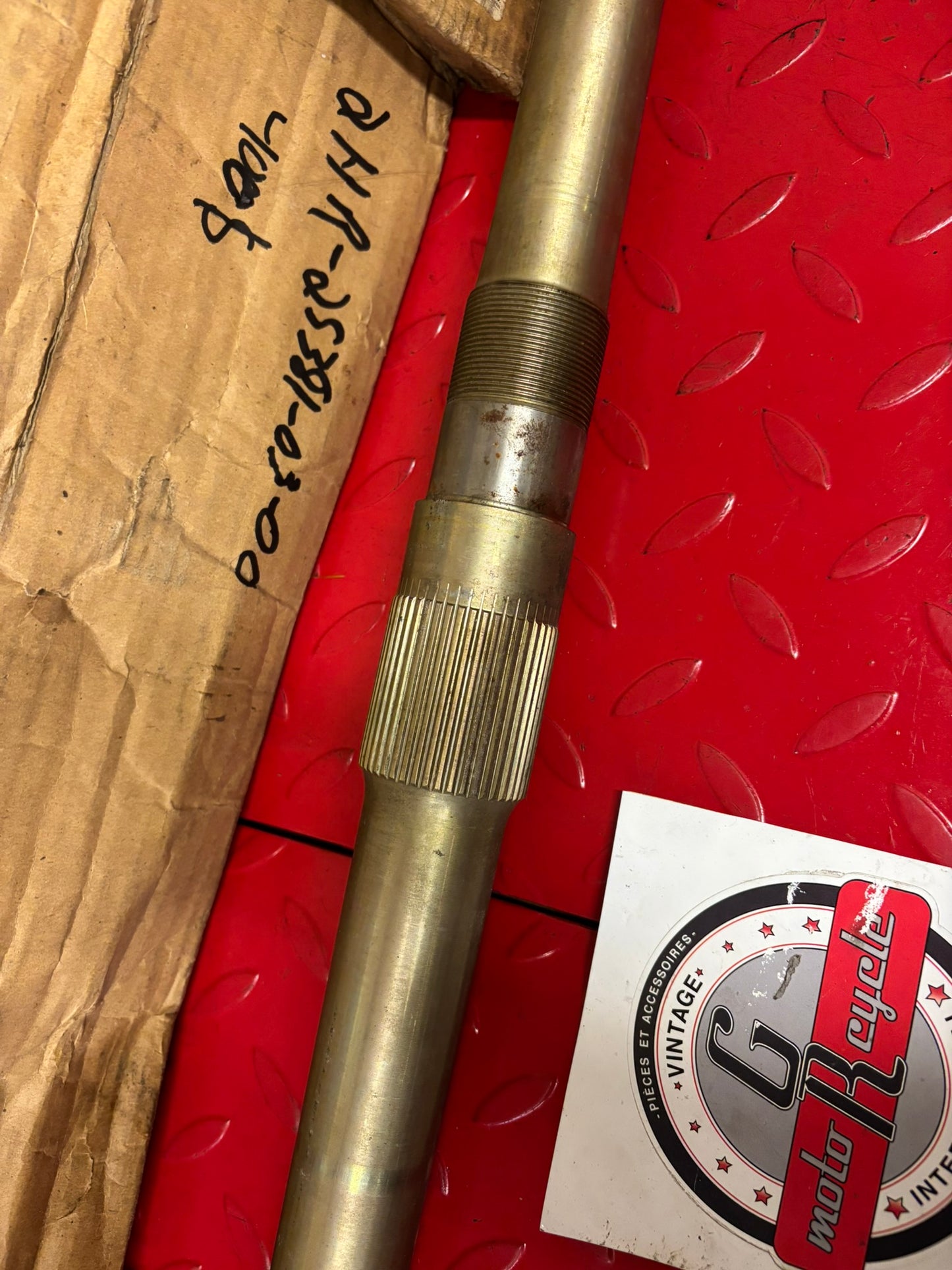 YAMAHA BIG BEAR 350 1987 - 95 REAR WHEEL AXEL 2HR-25381-03-00 YBOX