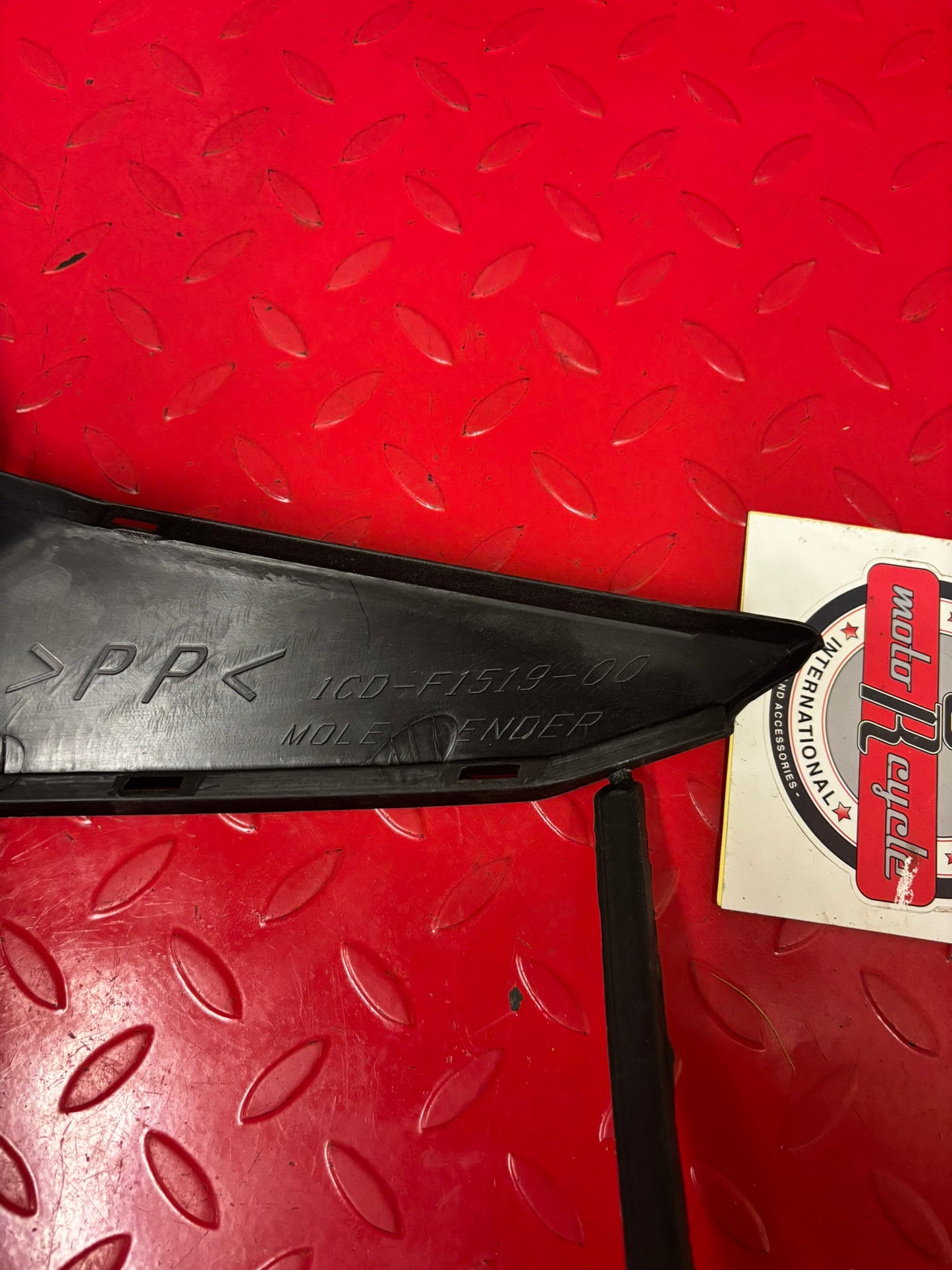 YAMAHA FENDER MOLE 1CD-F1519-00-00 YBOX