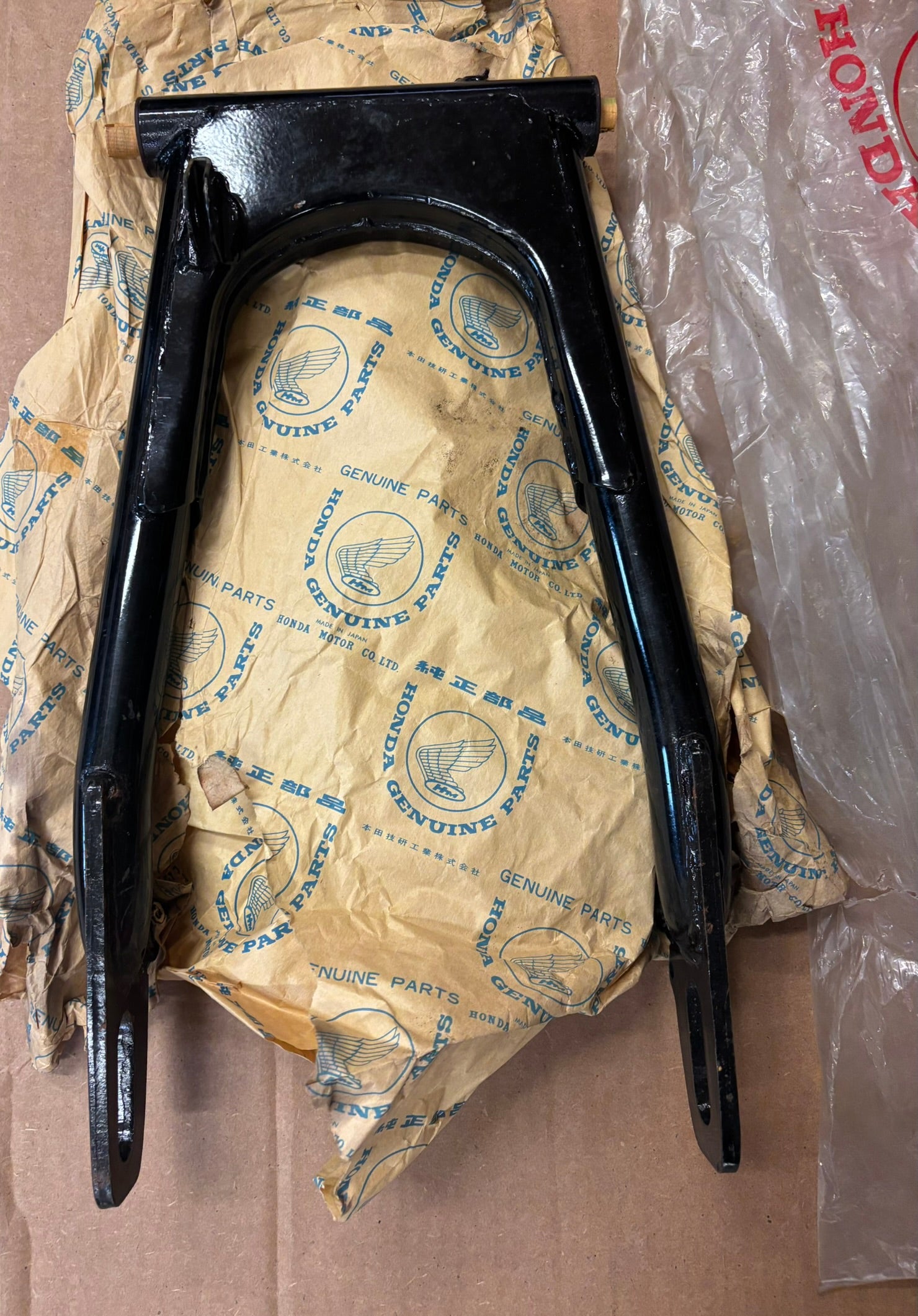 HONDA REAR FORK (BLACK) 52100-292-000B H198