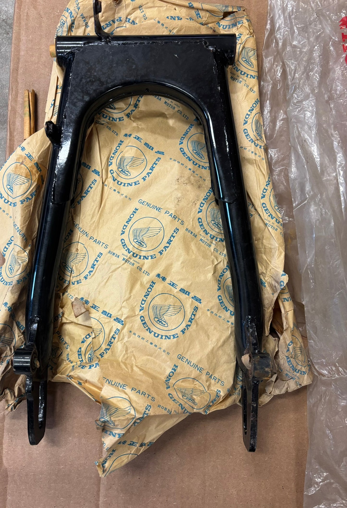 HONDA REAR FORK (BLACK) 52100-292-000B H198
