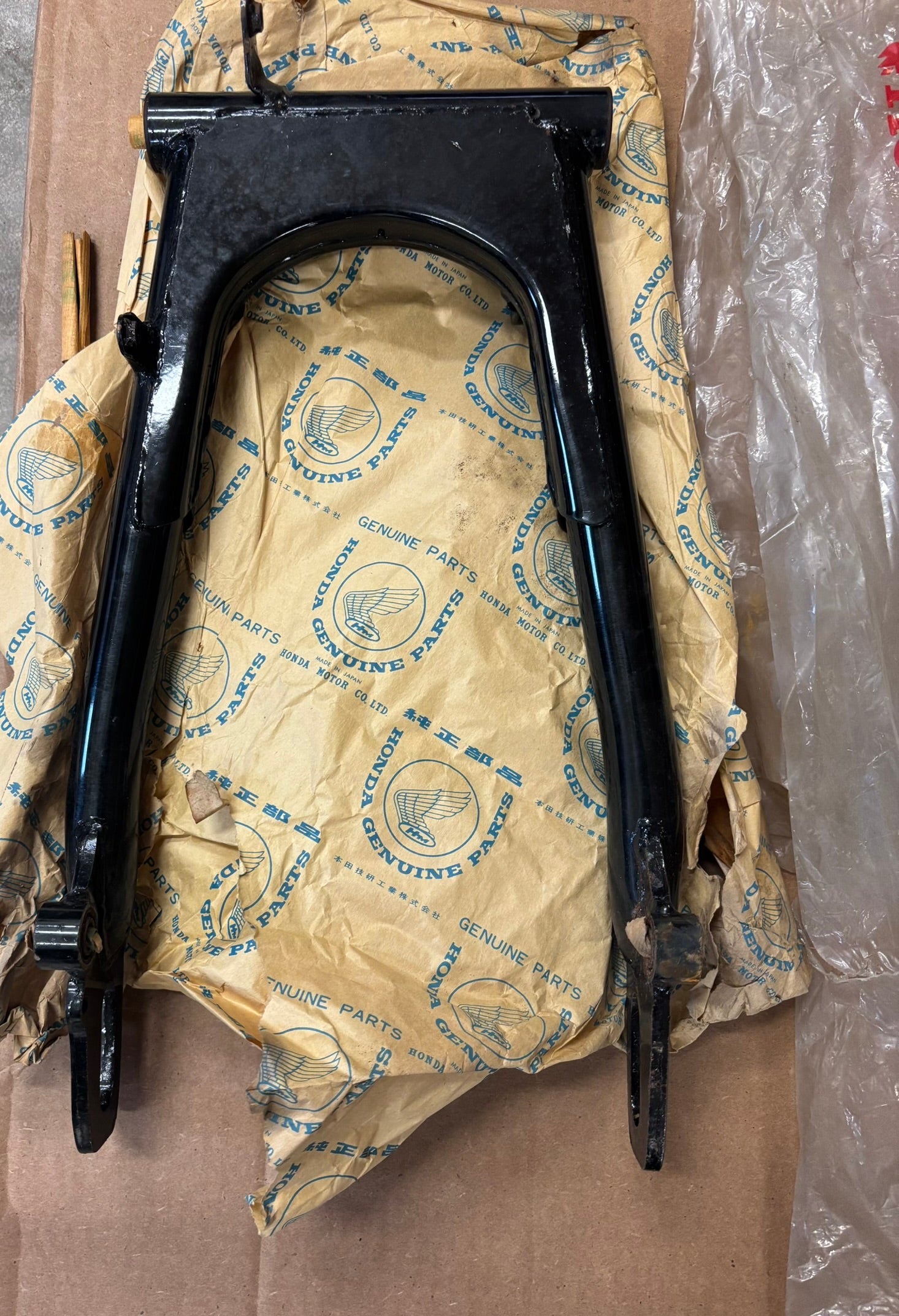 HONDA REAR FORK (BLACK) 52100-292-000B H198