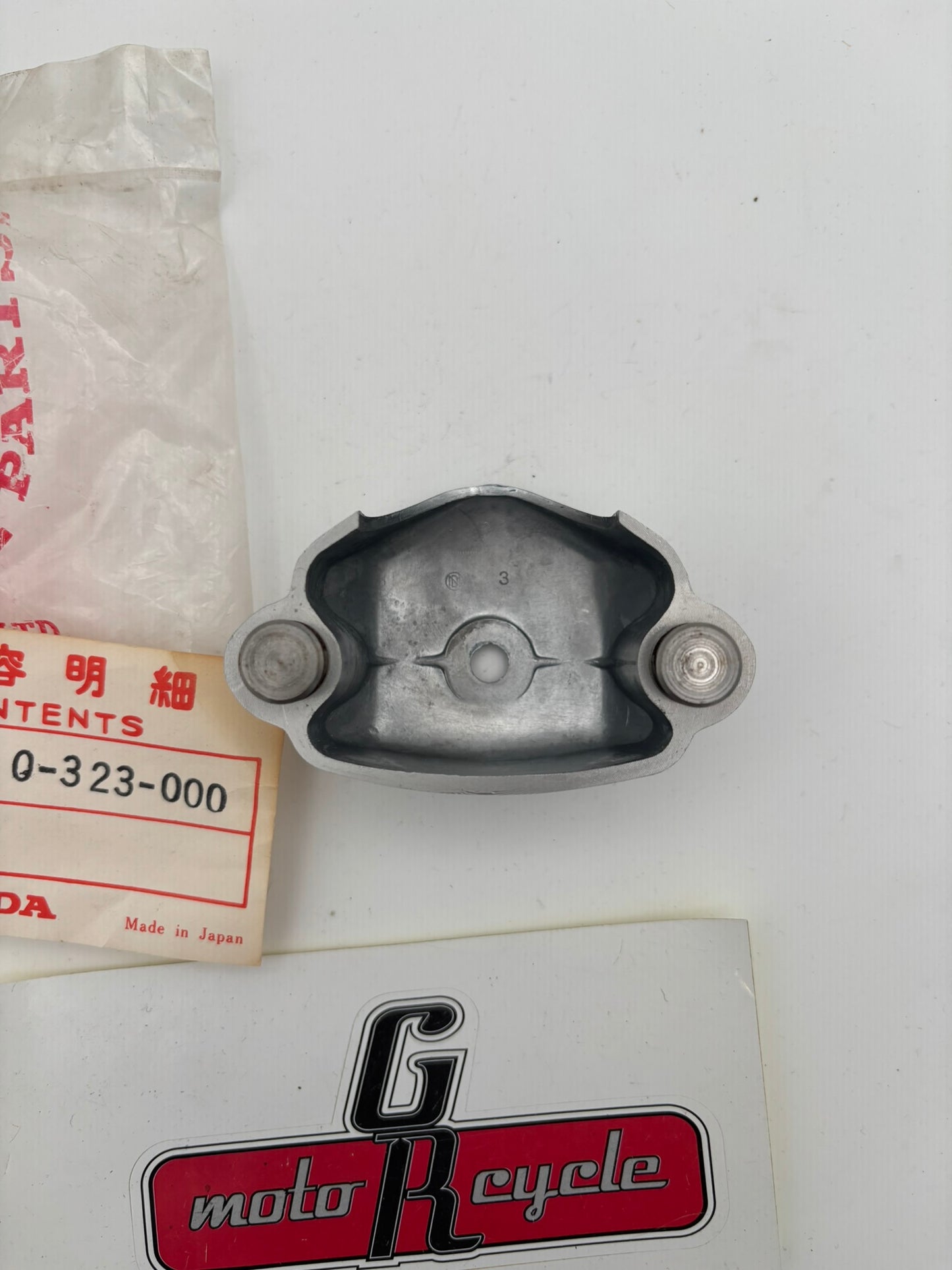 HONDA CYLINDER HEAD SIDE COVER 12330-323-000 H206