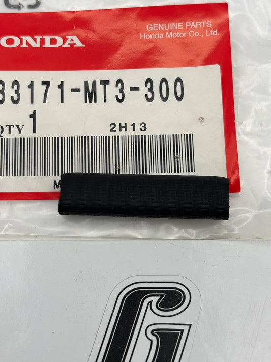 HONDA PROTECTOR RUBBER 83171-MT3-300 H218