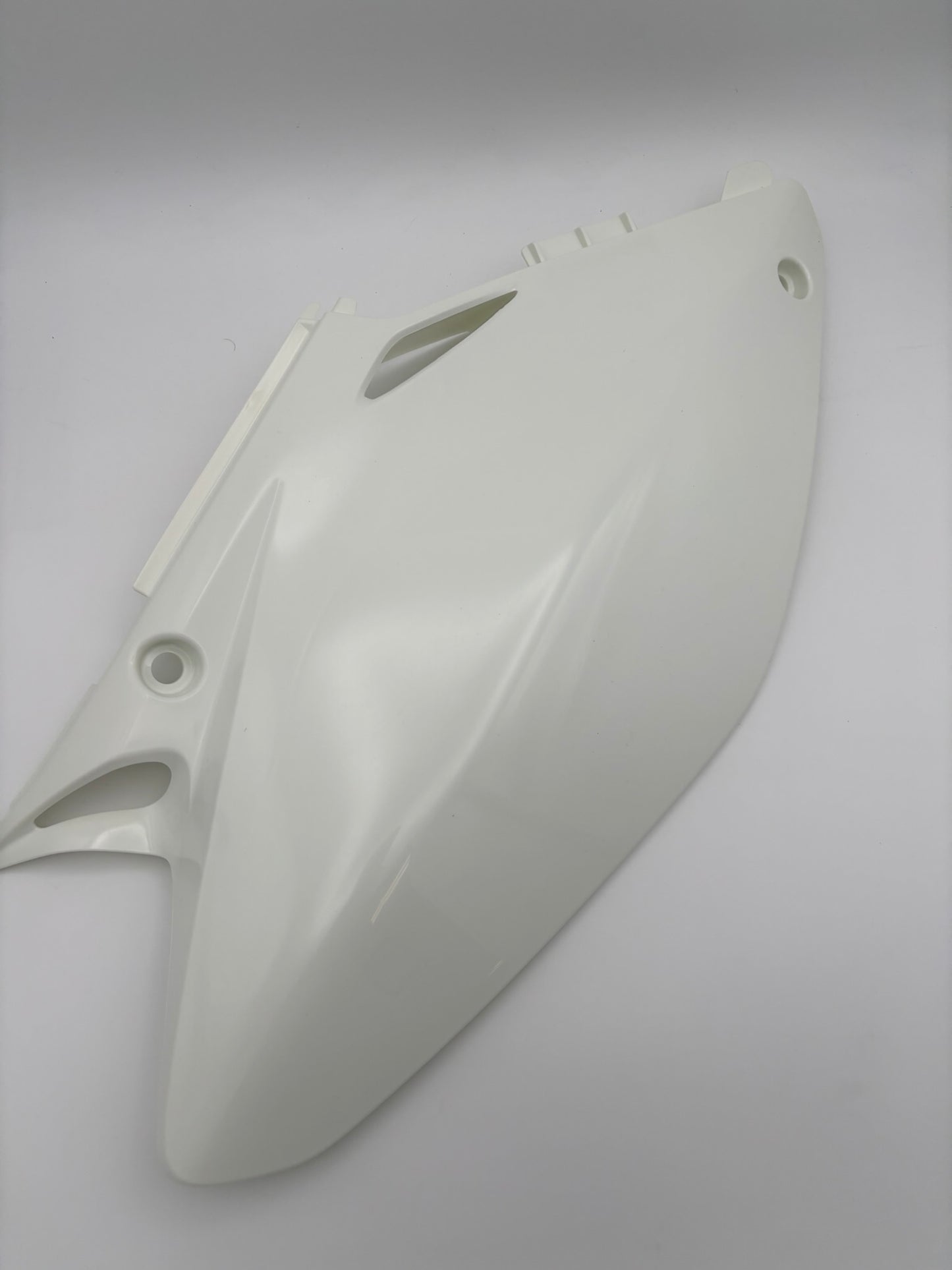 HONDA RIGHT SIDE COVER *NH196* (ROSS WHITE) 83510-KZ3-J50ZA HBOX