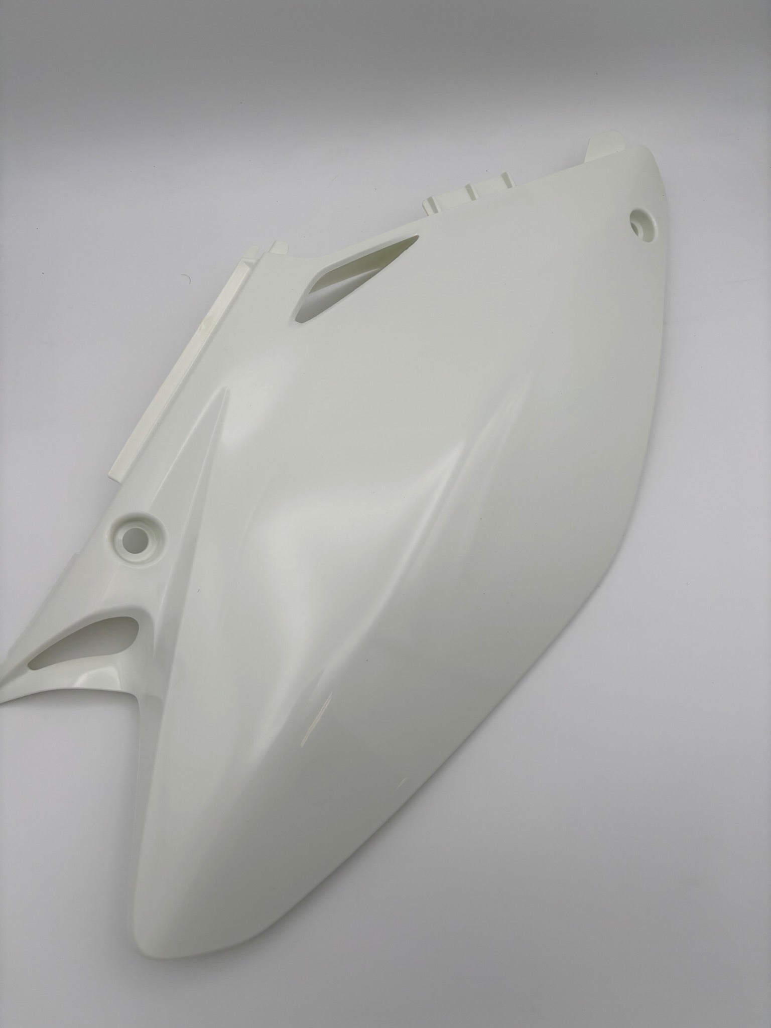 HONDA RIGHT SIDE COVER *NH196* (ROSS WHITE) 83510-KZ3-J50ZA HBOX