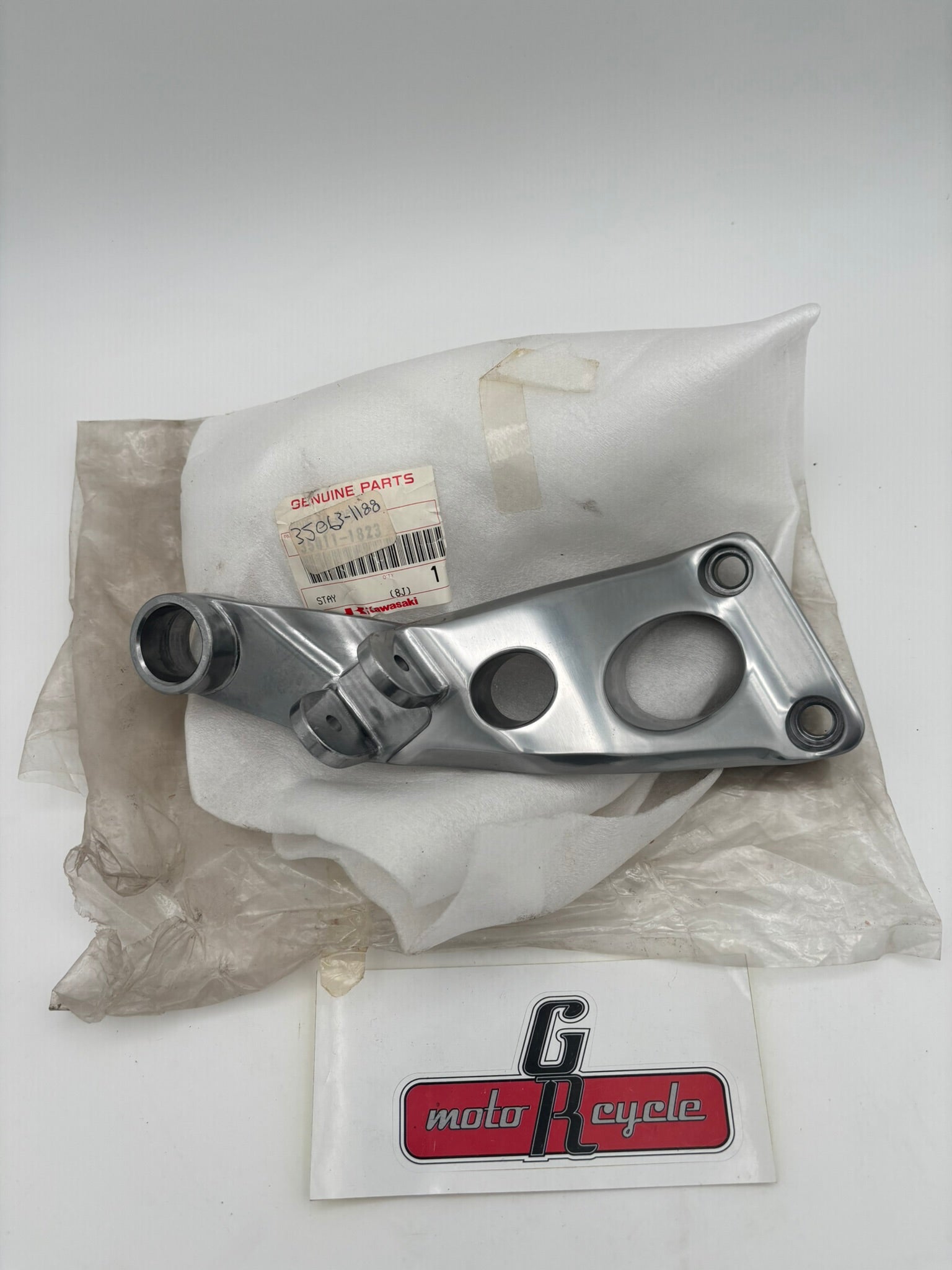 KAWASAKI REAR RIGHT HAND STAY SUB 35063-1188 35011-1823 K40