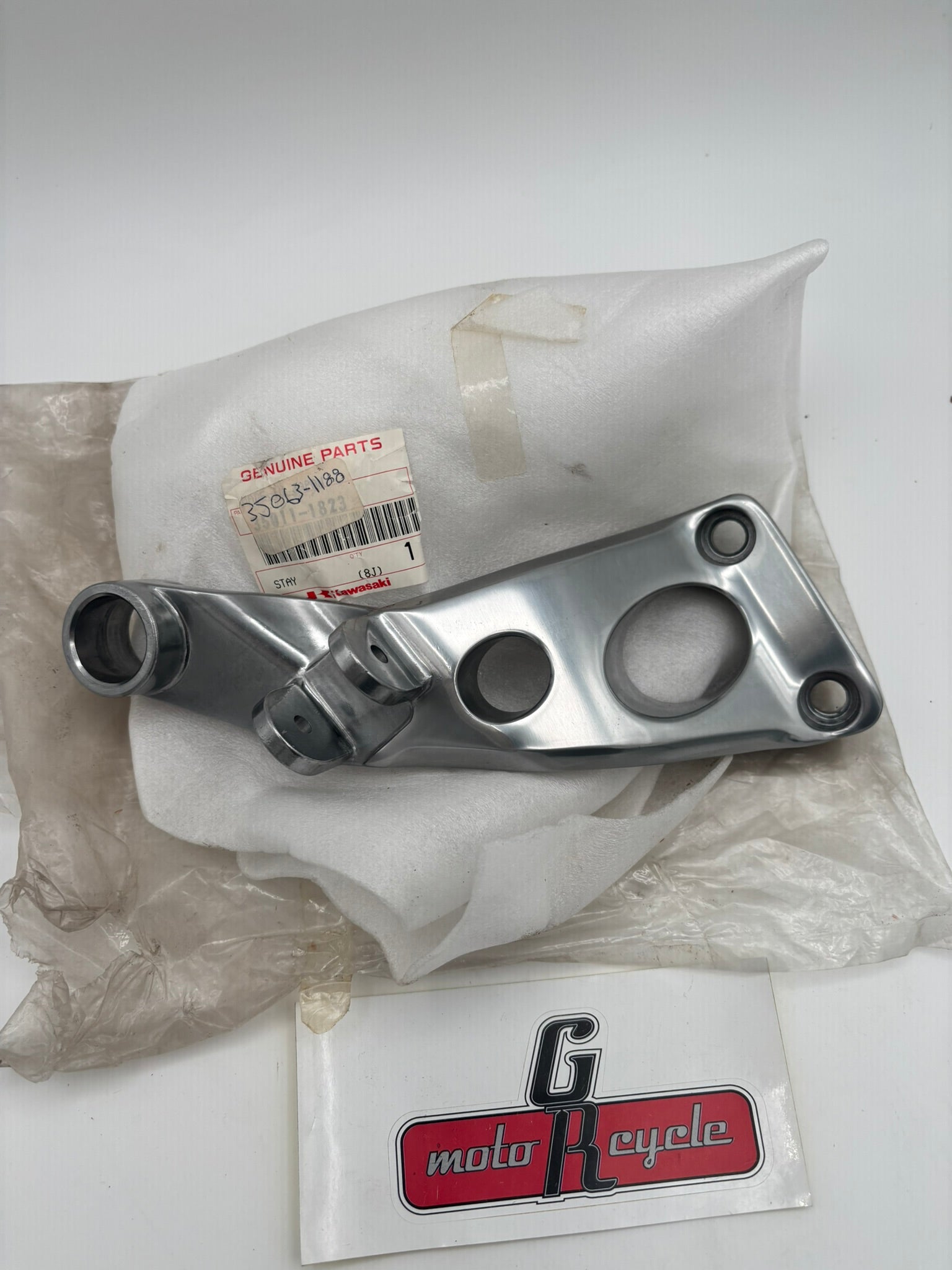 KAWASAKI REAR RIGHT HAND STAY SUB 35063-1188 35011-1823 K40