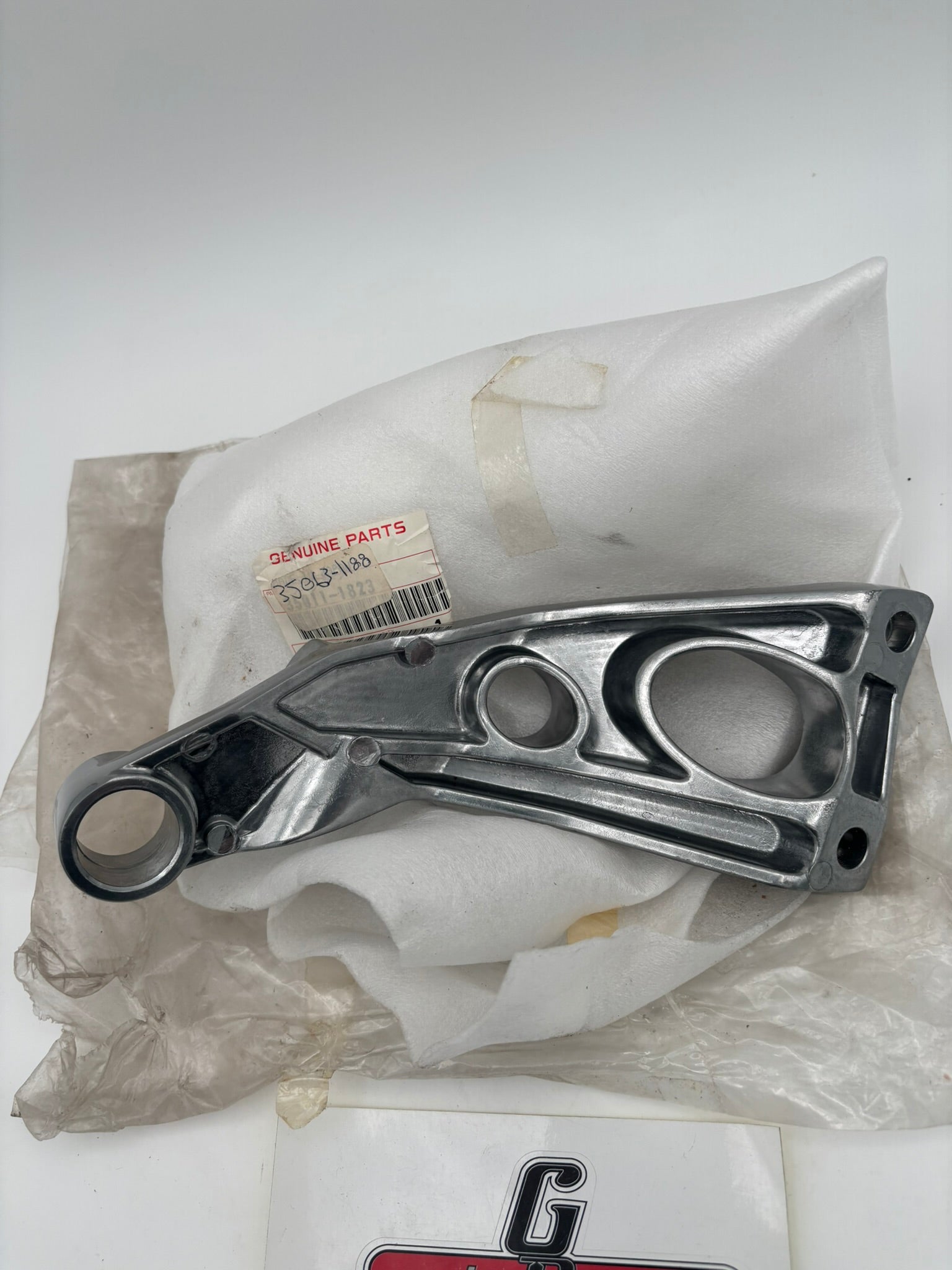 KAWASAKI REAR RIGHT HAND STAY SUB 35063-1188 35011-1823 K40