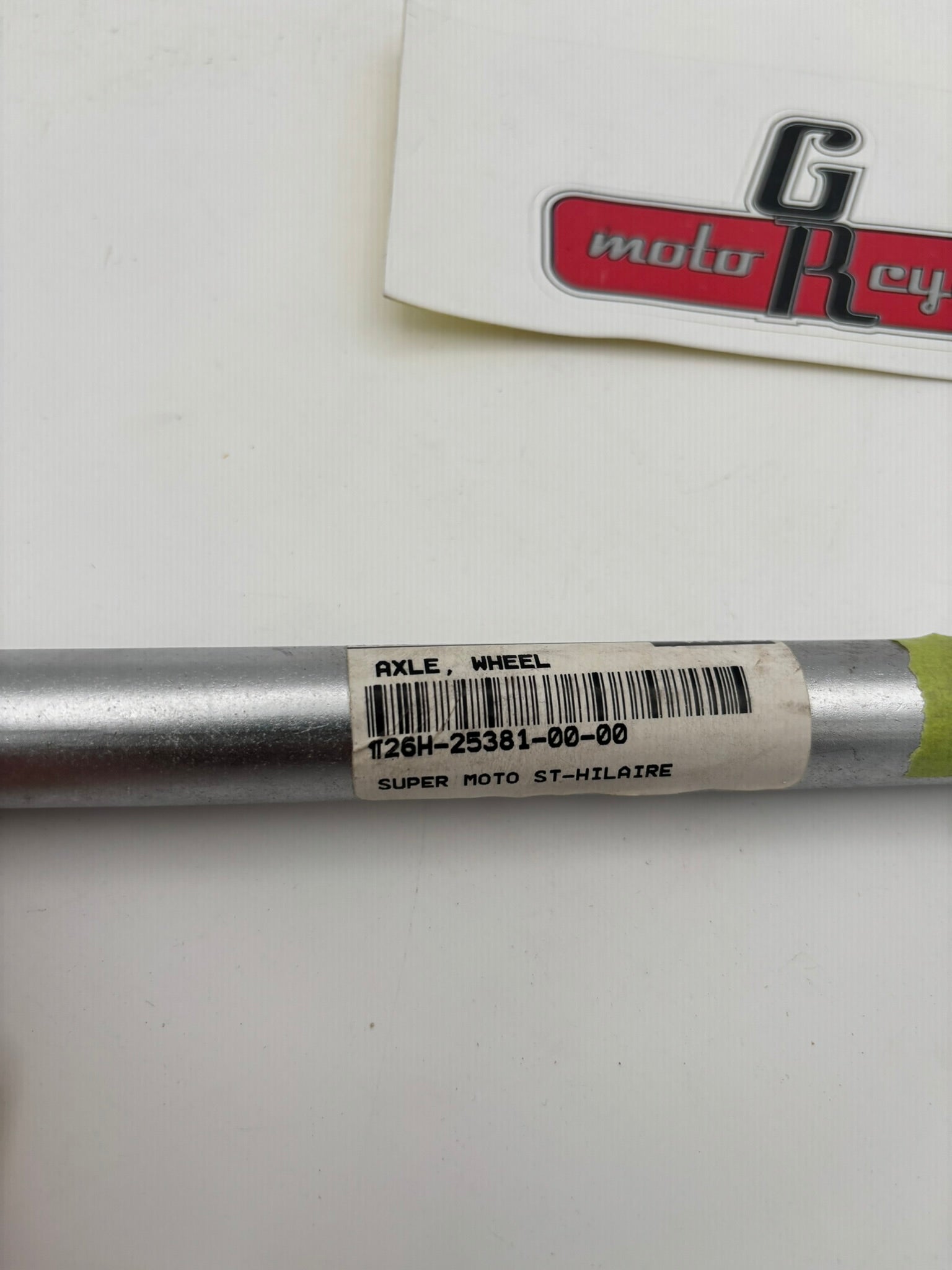 YAMAHA WHEEL AXLE 26H-25381-00-00 Y272