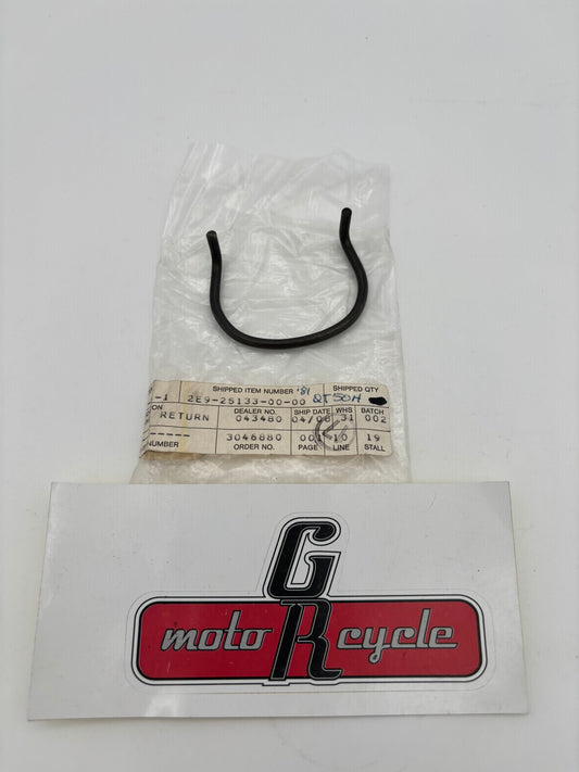 YAMAHA SHOE RETURN SPRING 2E9-25133-00-00 Y274