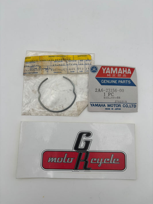 YAMAHA OIL SEAL CLIP 2A6-23156-00-00 Y275
