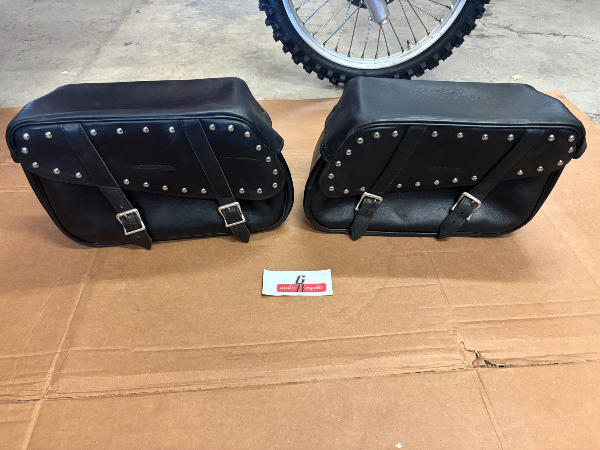 SUZUKI USED VL800 VOLUSIA SADDLEBAG SET (NO HARDWARE) SUZVL800VOLBAG SBOX
