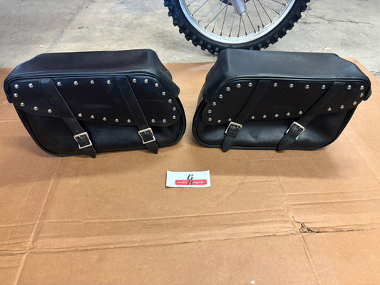 SUZUKI USED VL800 VOLUSIA SADDLEBAG SET (NO HARDWARE) SUZVL800VOLBAG SBOX