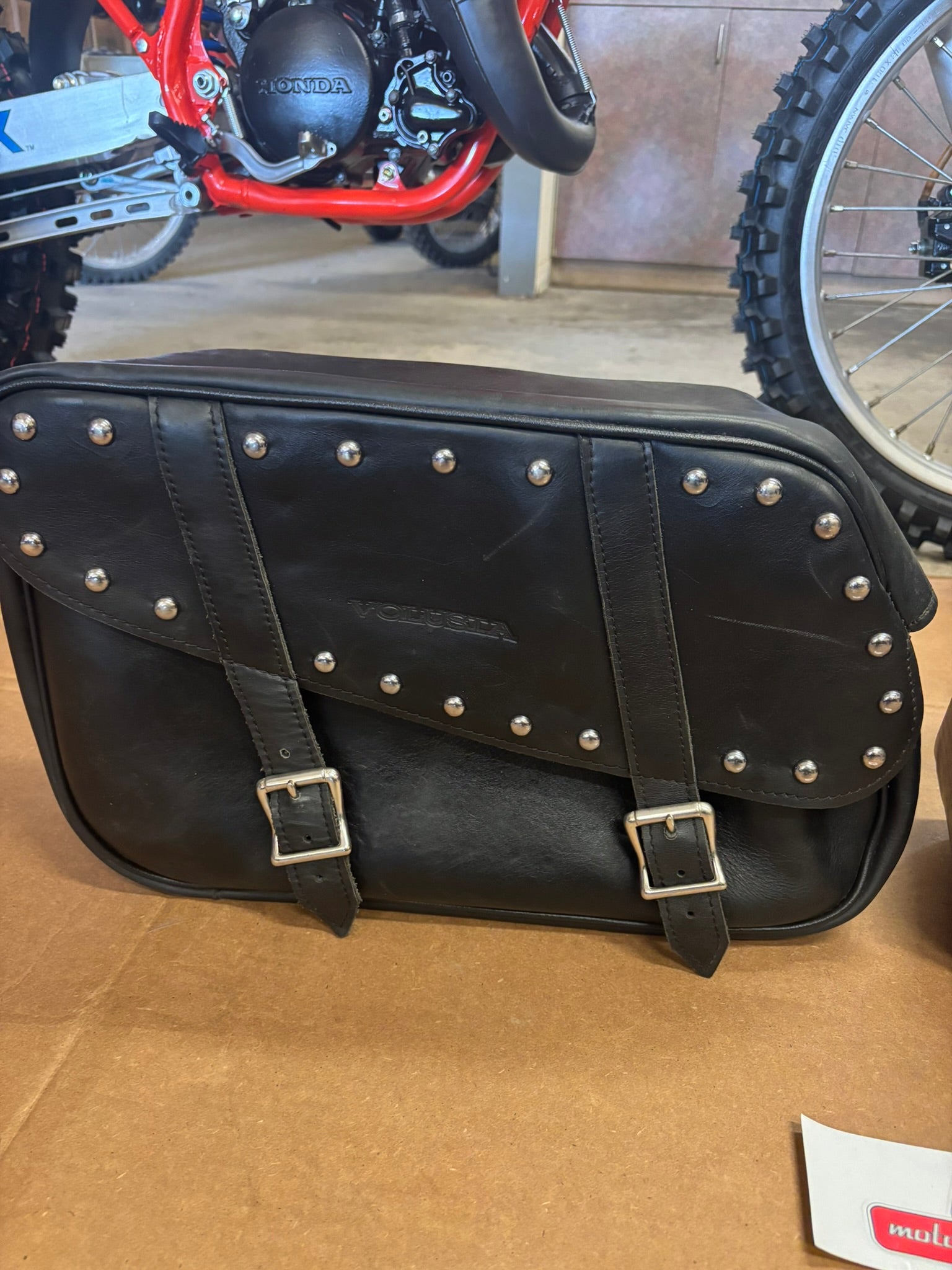 SUZUKI USED VL800 VOLUSIA SADDLEBAG SET (NO HARDWARE) SUZVL800VOLBAG SBOX