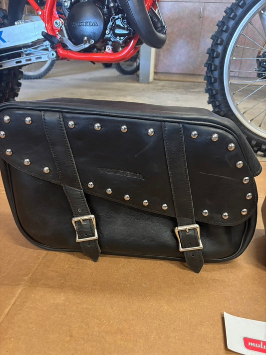 SUZUKI USED VL800 VOLUSIA SADDLEBAG SET (NO HARDWARE) SUZVL800VOLBAG SBOX