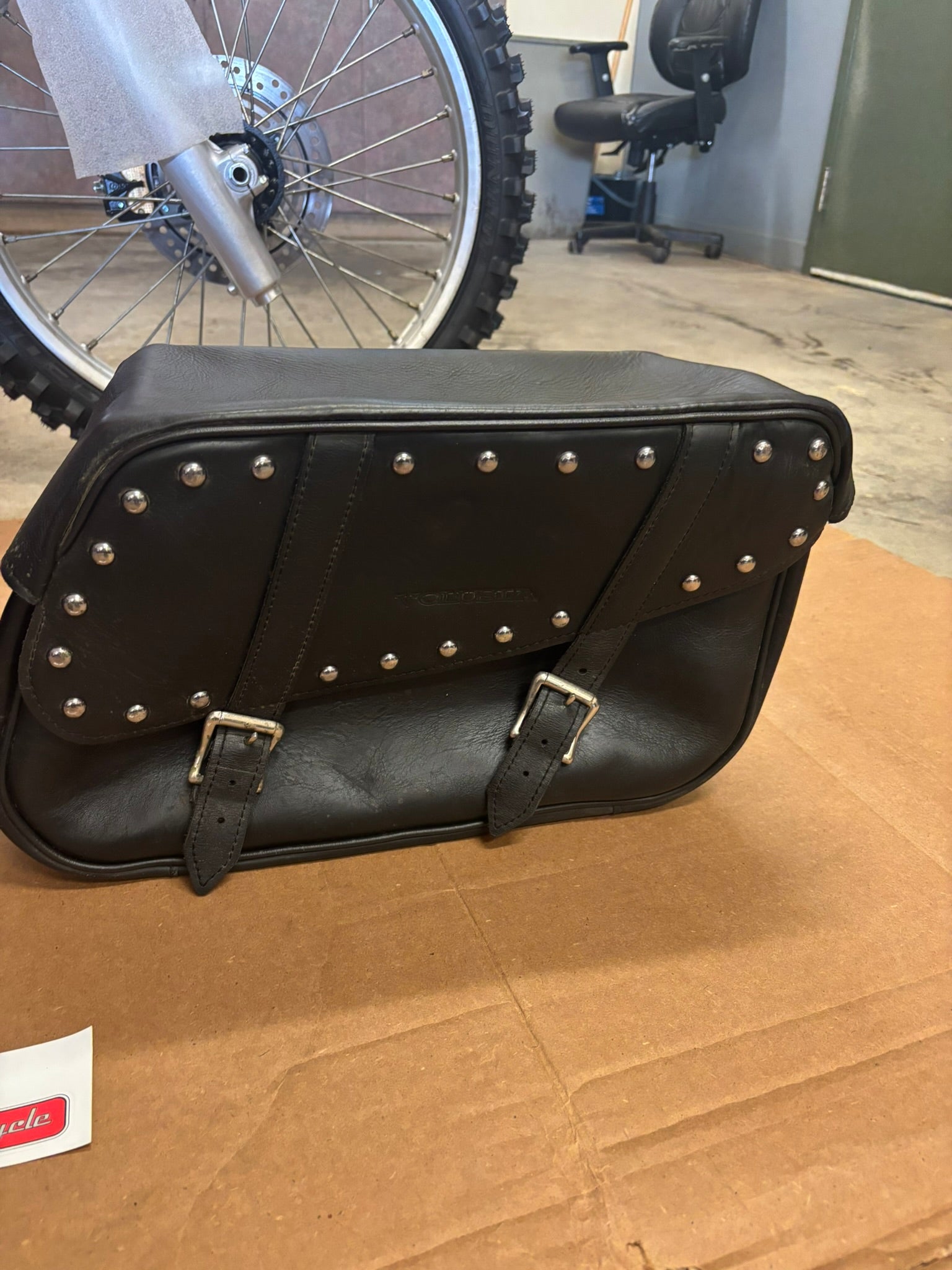 SUZUKI USED VL800 VOLUSIA SADDLEBAG SET (NO HARDWARE) SUZVL800VOLBAG SBOX