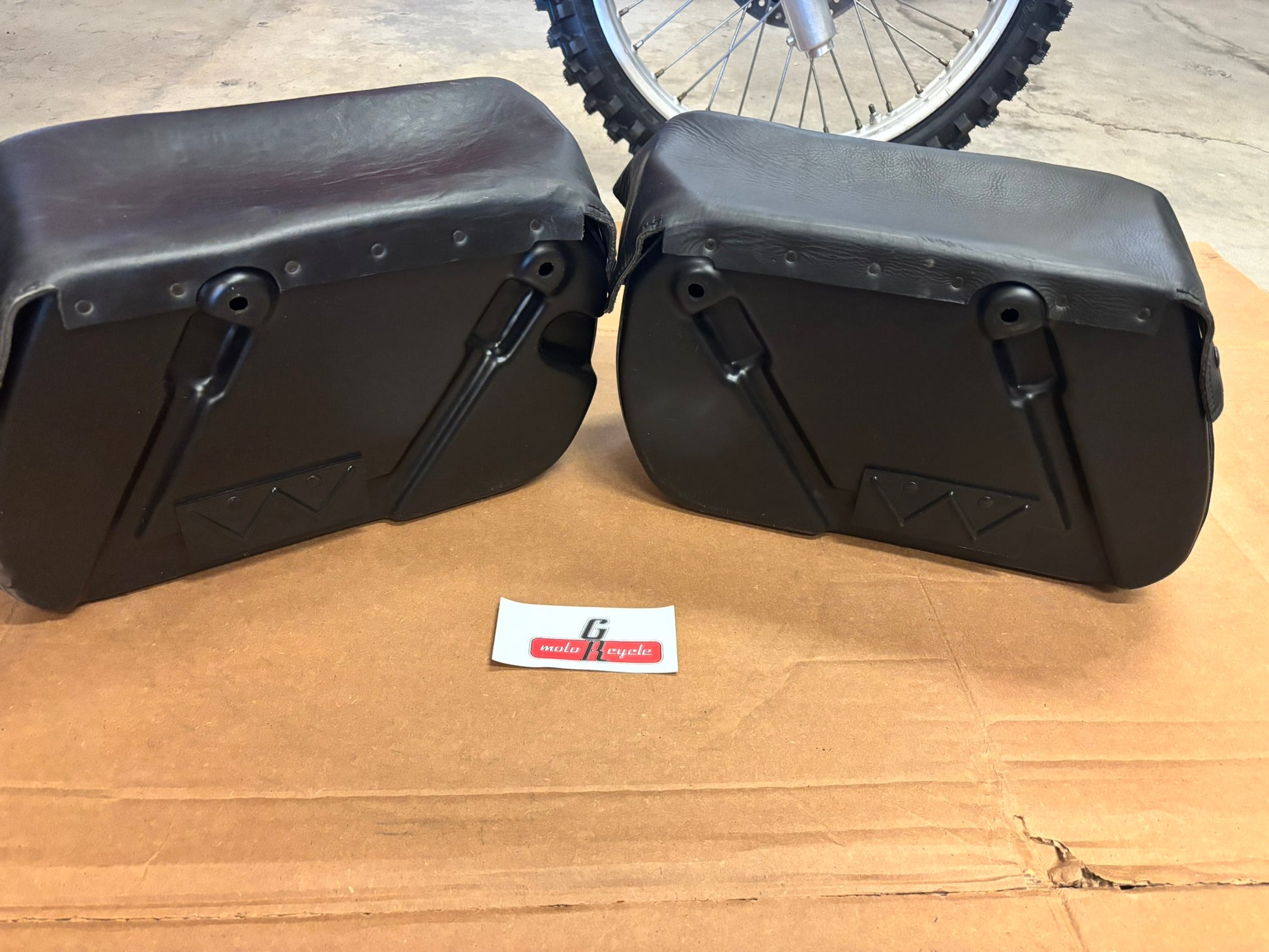SUZUKI USED VL800 VOLUSIA SADDLEBAG SET (NO HARDWARE) SUZVL800VOLBAG SBOX