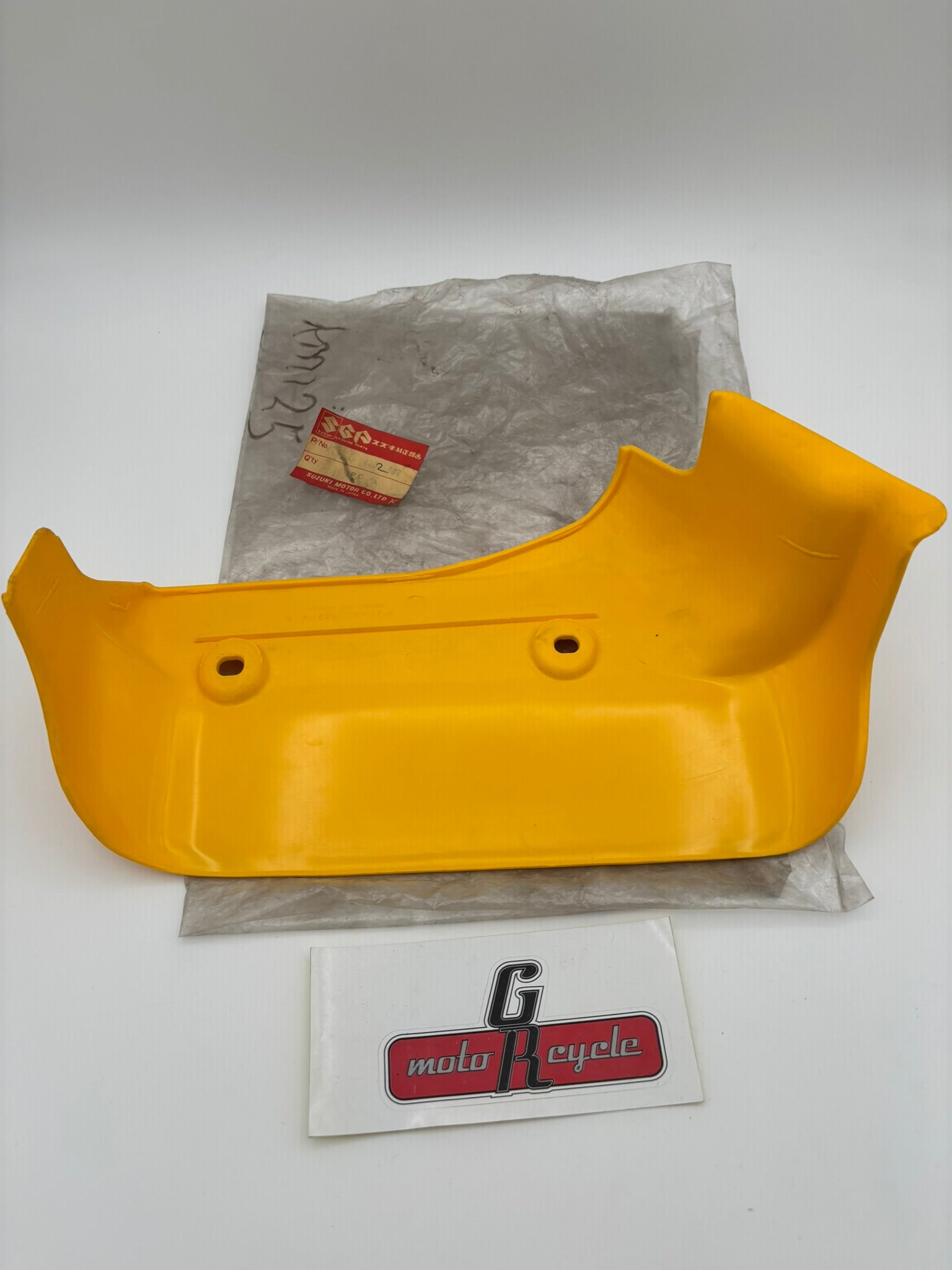SUZUKI LEFT RADIATOR COVER SUB 47521-14102 47521-14101 S59