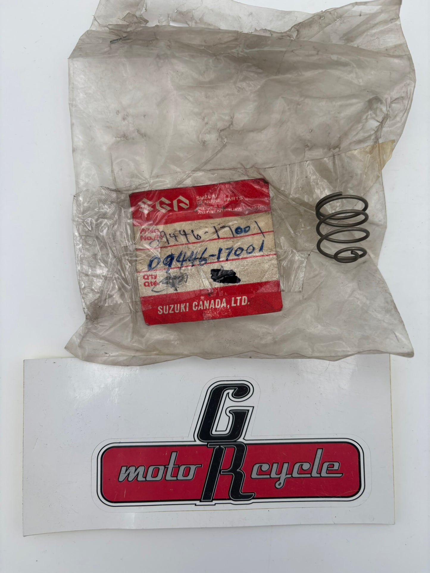 SUZUKI FUEL TANK FLAP SPRING 09446-17001 S63