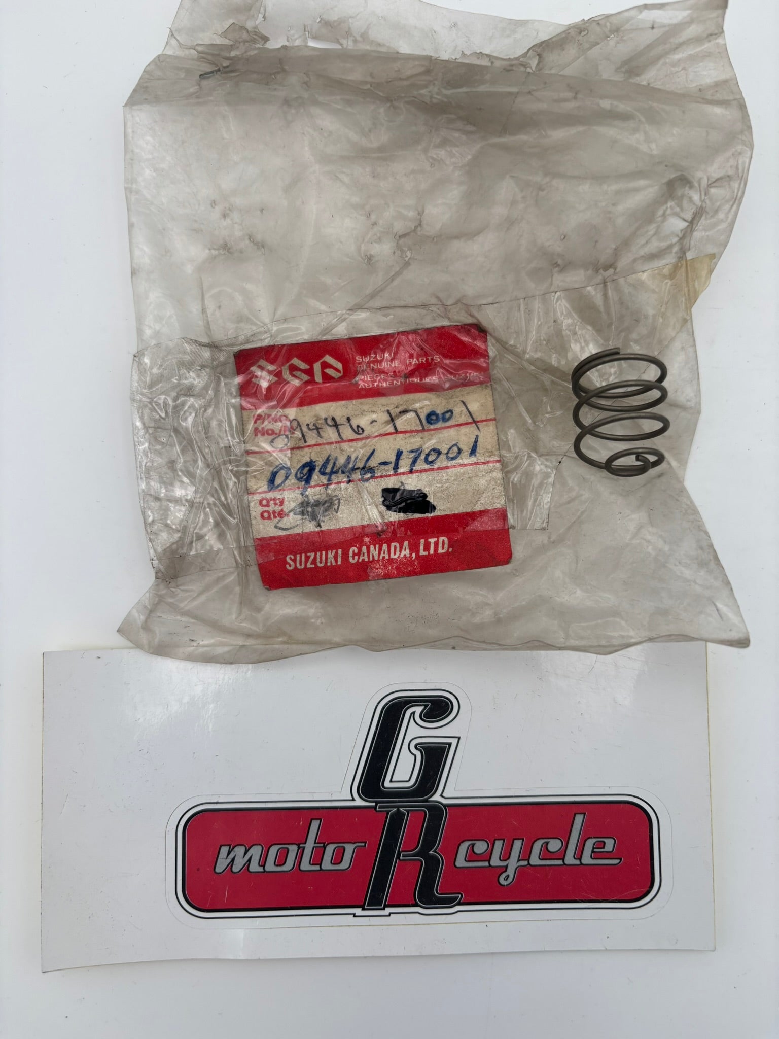 SUZUKI FUEL TANK FLAP SPRING 09446-17001 S63