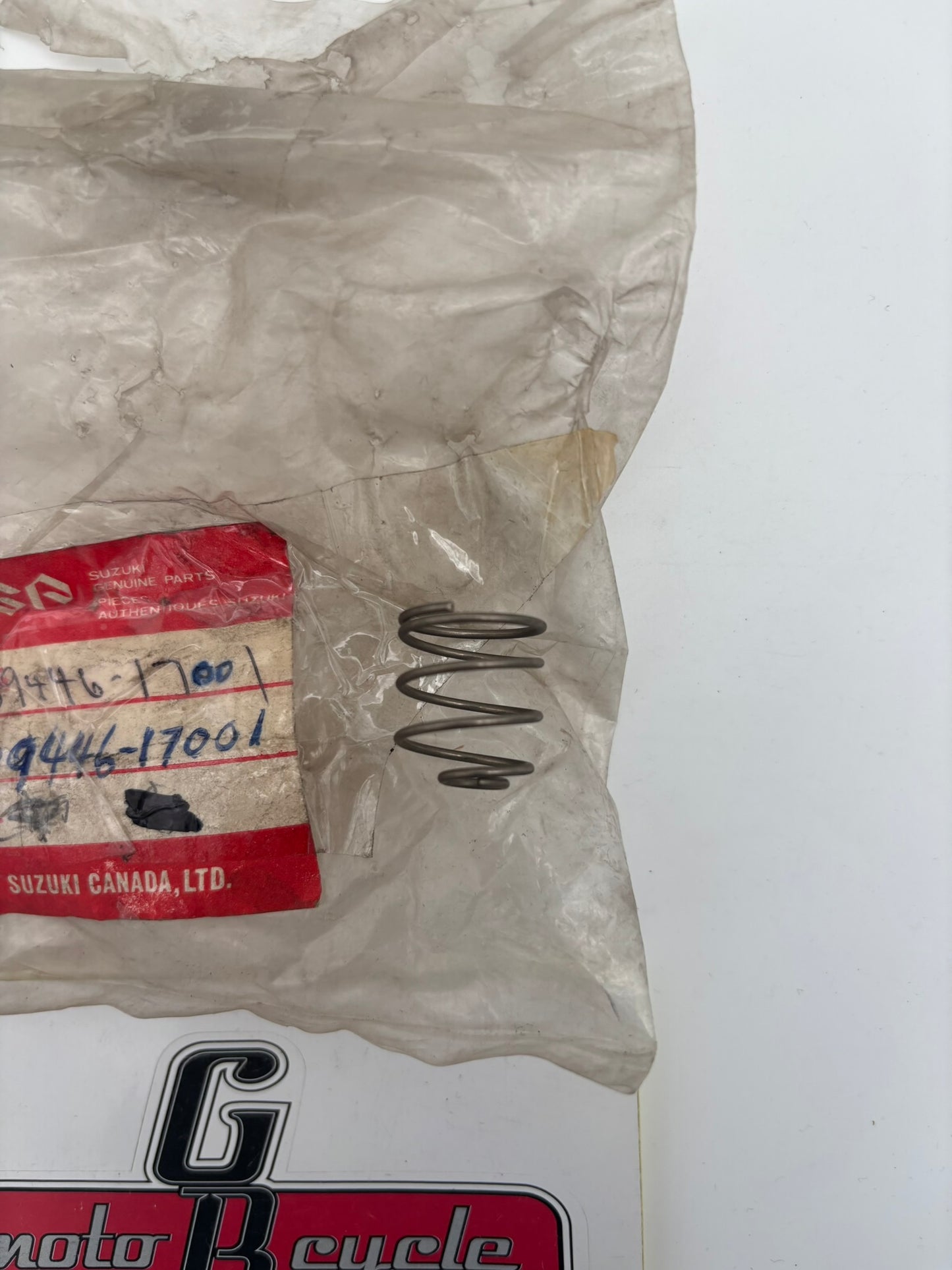 SUZUKI FUEL TANK FLAP SPRING 09446-17001 S63