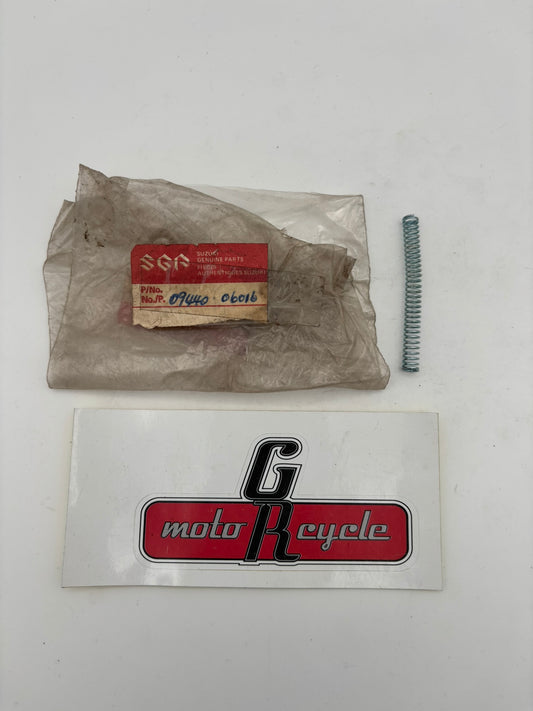 SUZUKI OIL PUMP SPRING 09440-06016 S70