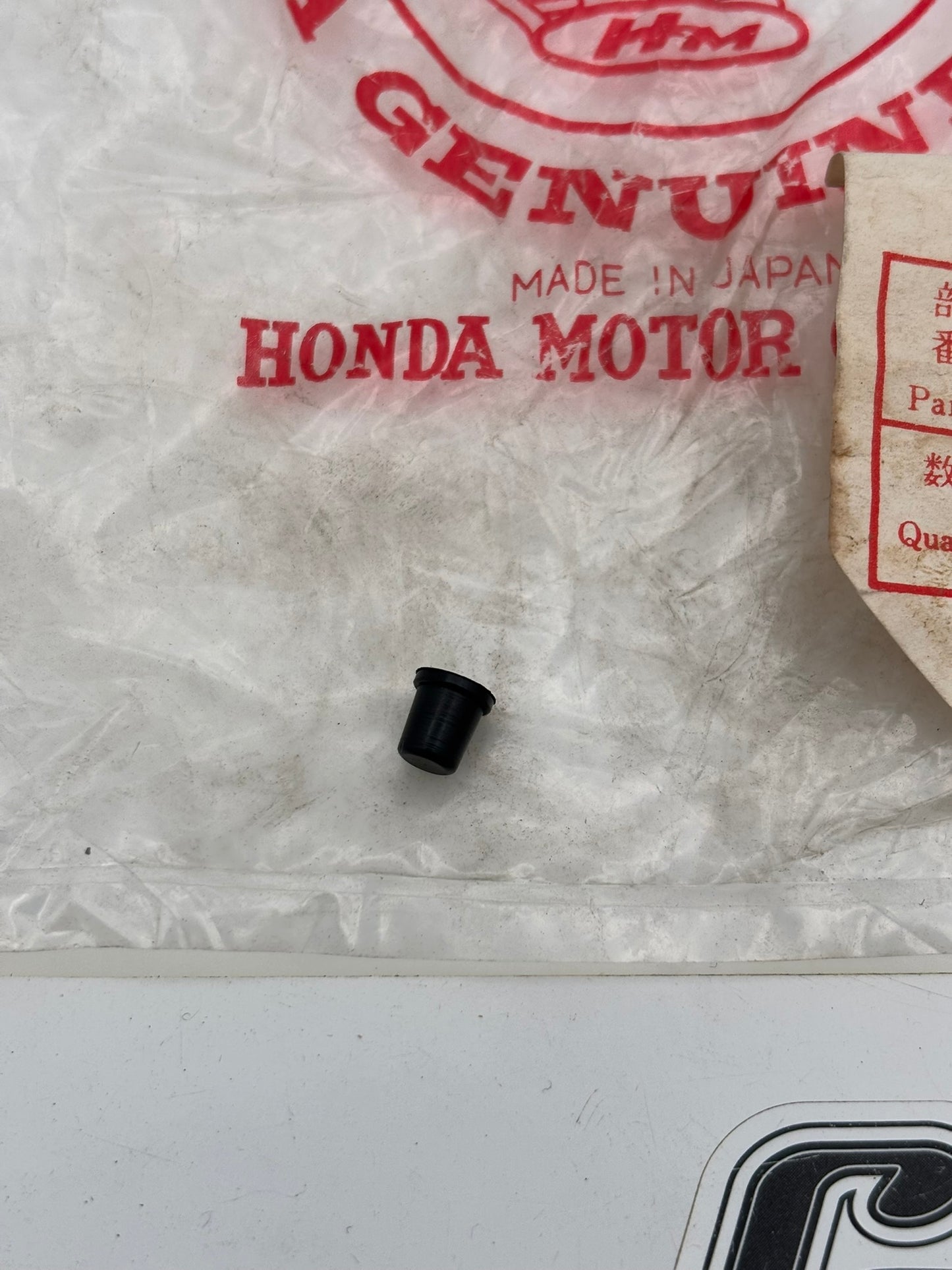 HONDA RUBBER CAP 16136-551-004 H98