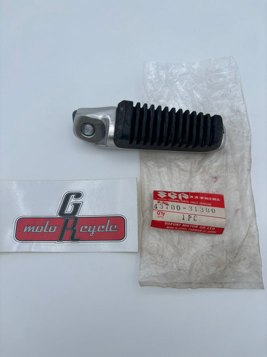 SUZUKI PILLION LH FOOTREST ASSY 43700-31300 S77