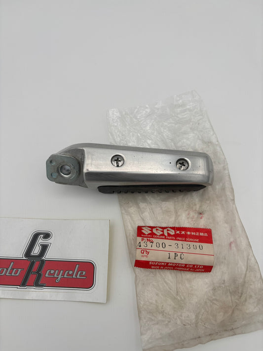 SUZUKI PILLION LH FOOTREST ASSY 43700-31300 S77