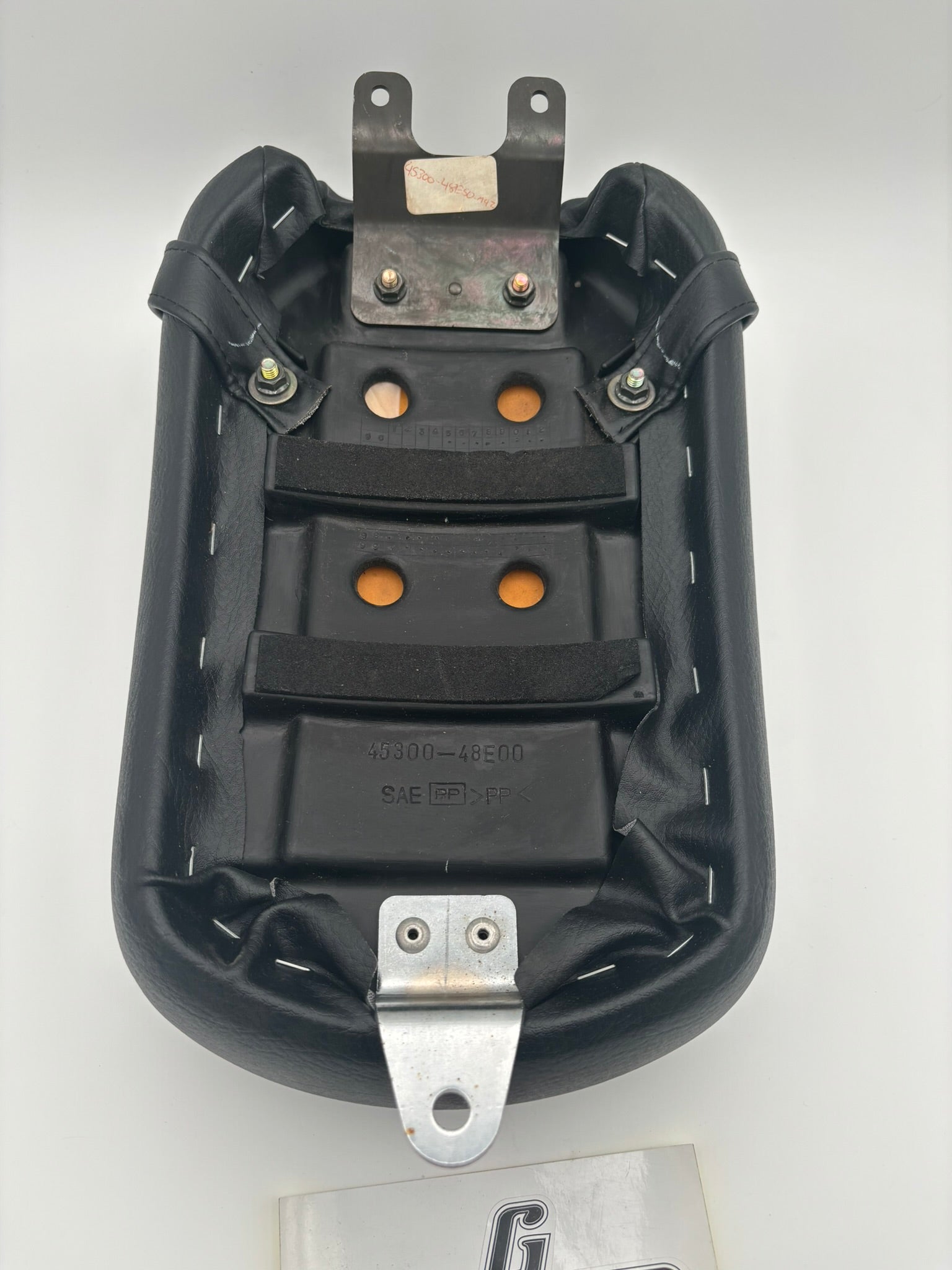 SUZUKI USED PILLION SEAT ASSY 45300-48E50-M9Z-U S78