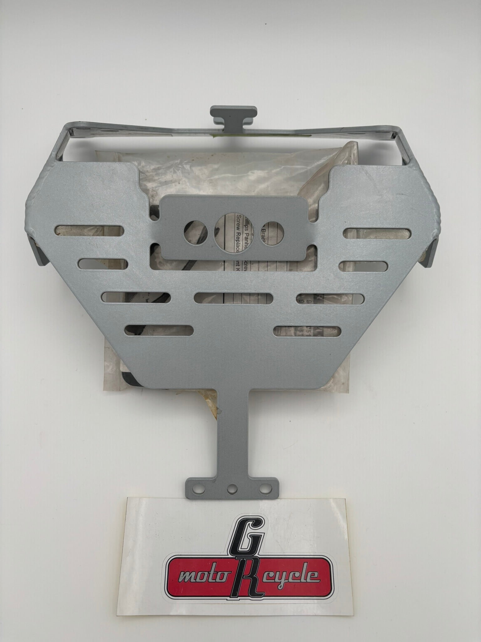 SUZUKI LICENCE PLATE BRACKET 99950-70517-SLV S79