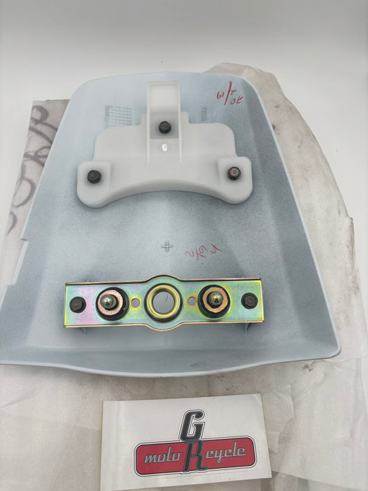 SUZUKI SEAT TAIL BOX ASSY (WHITE) 45500-18G00-YBD S80