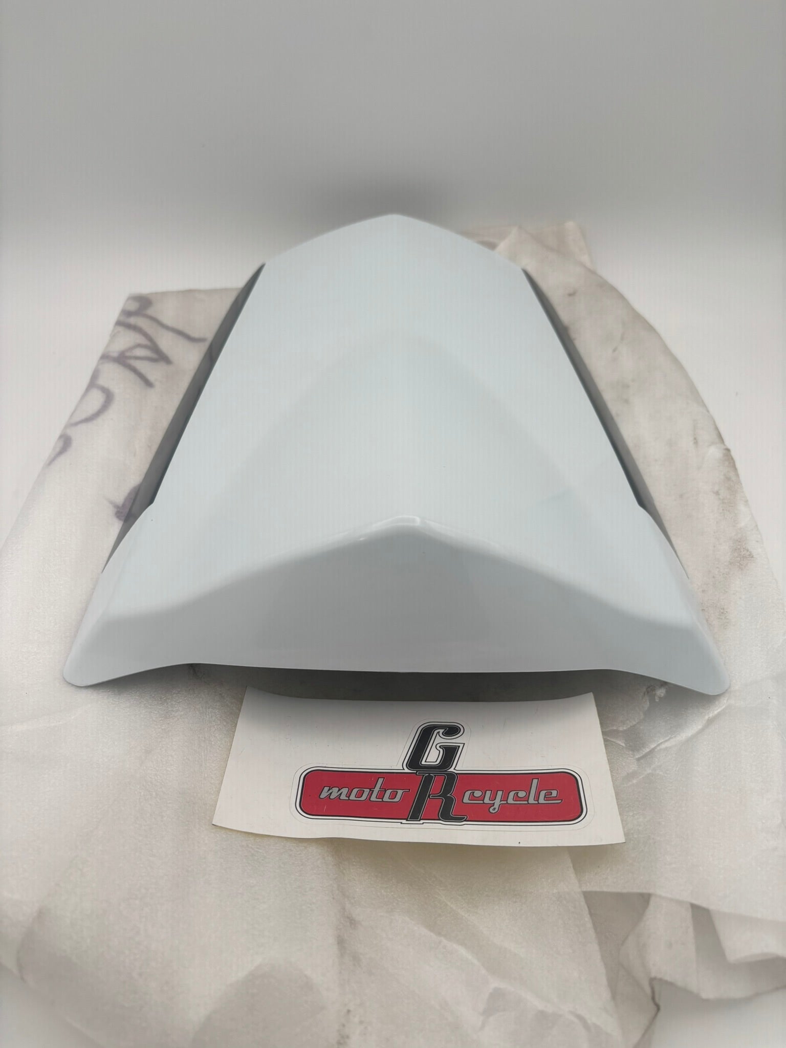 SUZUKI SEAT TAIL BOX ASSY (WHITE) 45500-18G00-YBD S80
