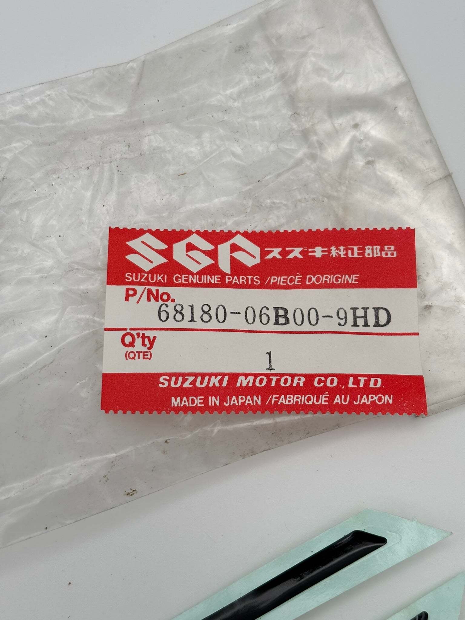 SUZUKI COWLING UPPER TAPE SET 68180-06B00-9HD S84