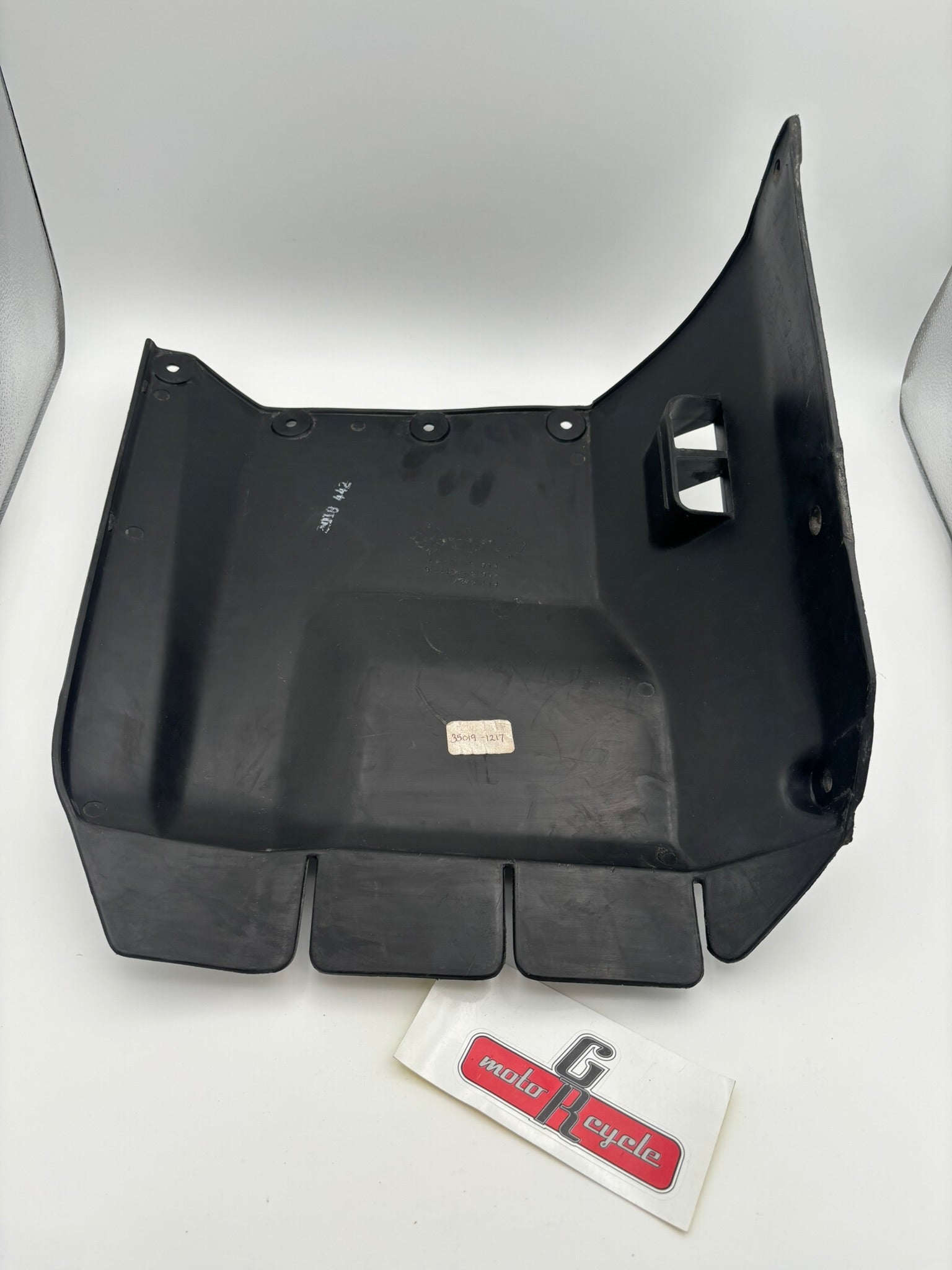 KAWASAKI RIGHT HAND LOWER FRONT FLAP 35019-1217 K44