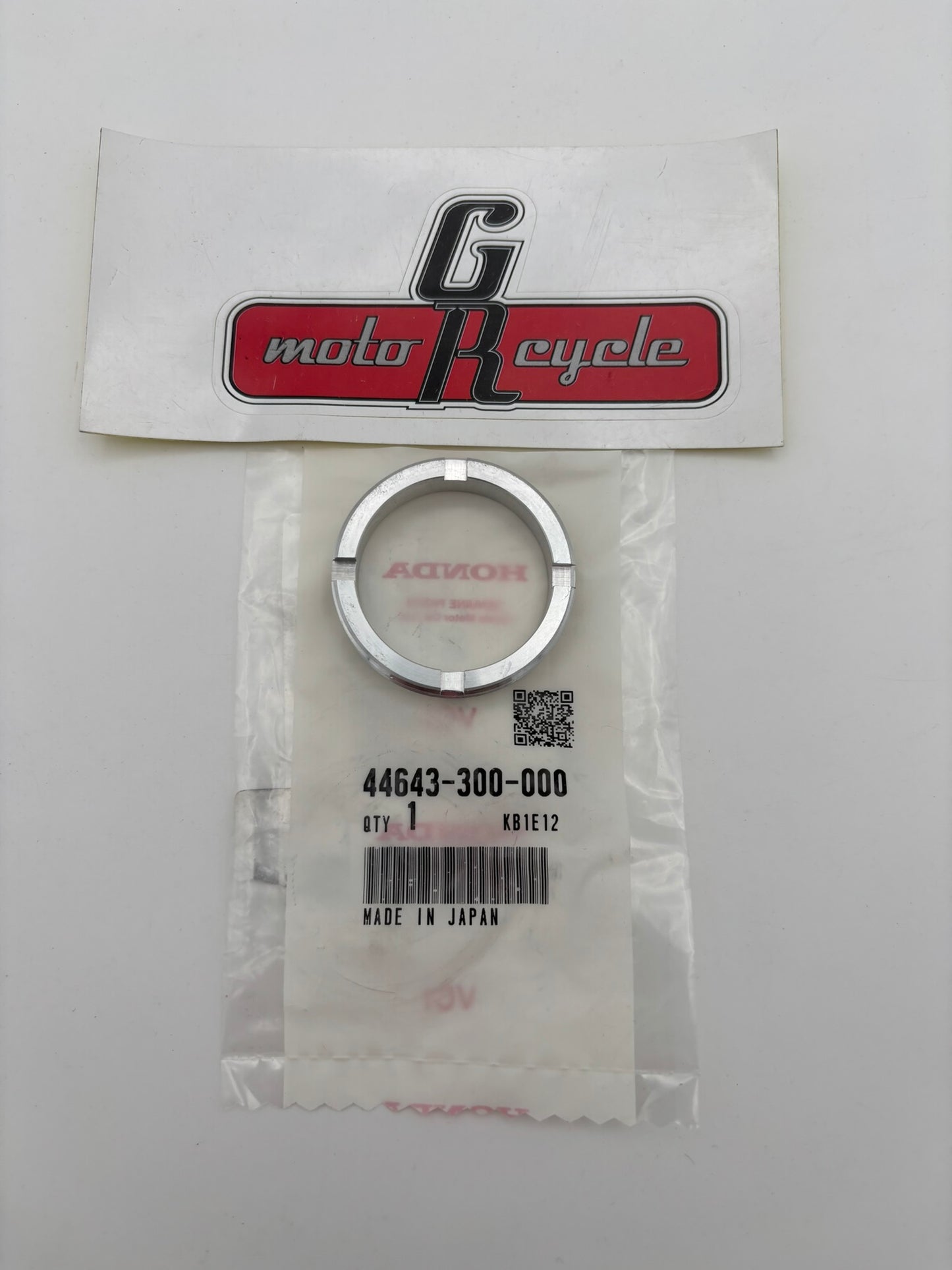 HONDA FRONT WHEEL BEARING RETAINER 44643-300-000 H33