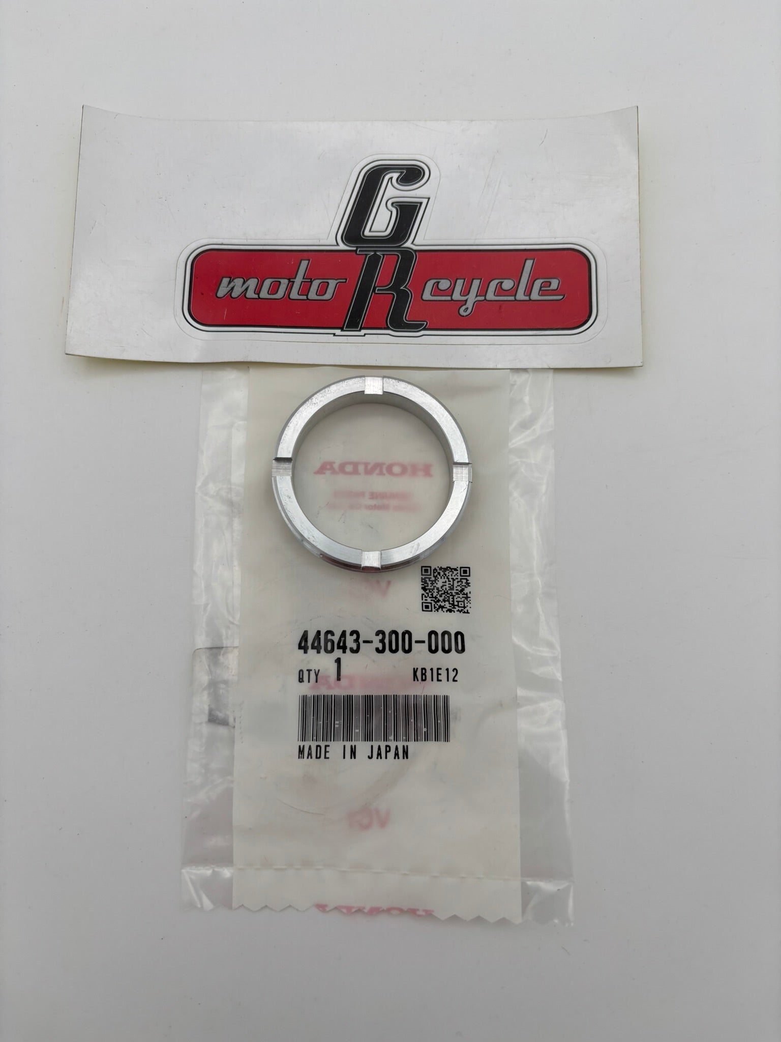 HONDA FRONT WHEEL BEARING RETAINER 44643-300-000 H33