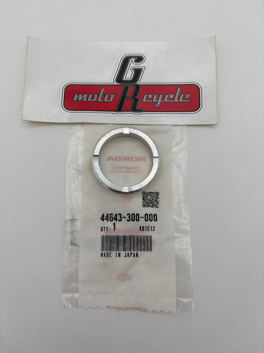 HONDA FRONT WHEEL BEARING RETAINER 44643-300-000 H33