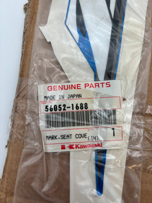 KAWASAKI LH SEAT COVER MARK (GLUE DRIED AND CREASED) 56052-1688-I K48