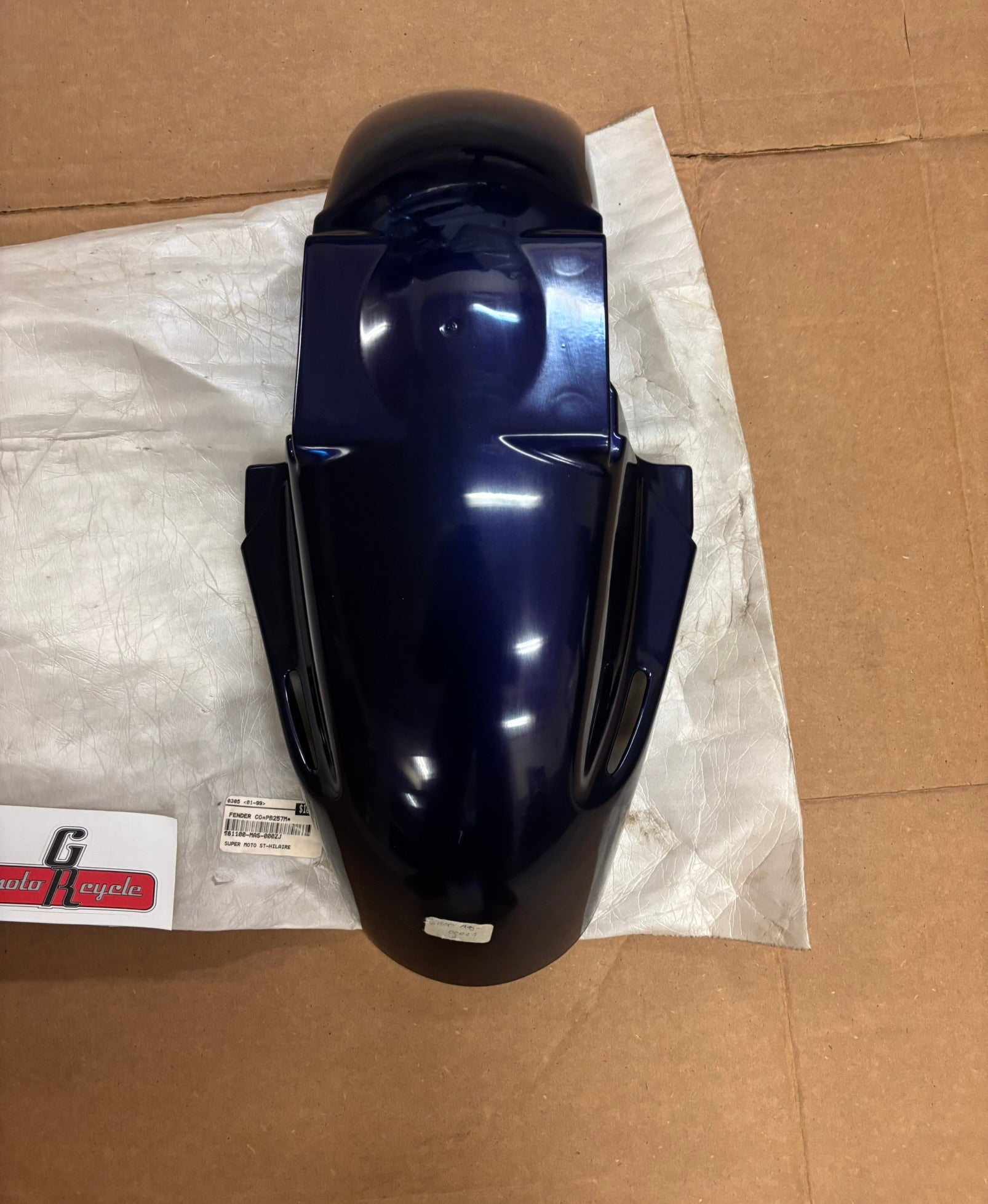 HONDA USED FRONT FENDER *PB257M* 61100-MAS-000ZJ-U H221