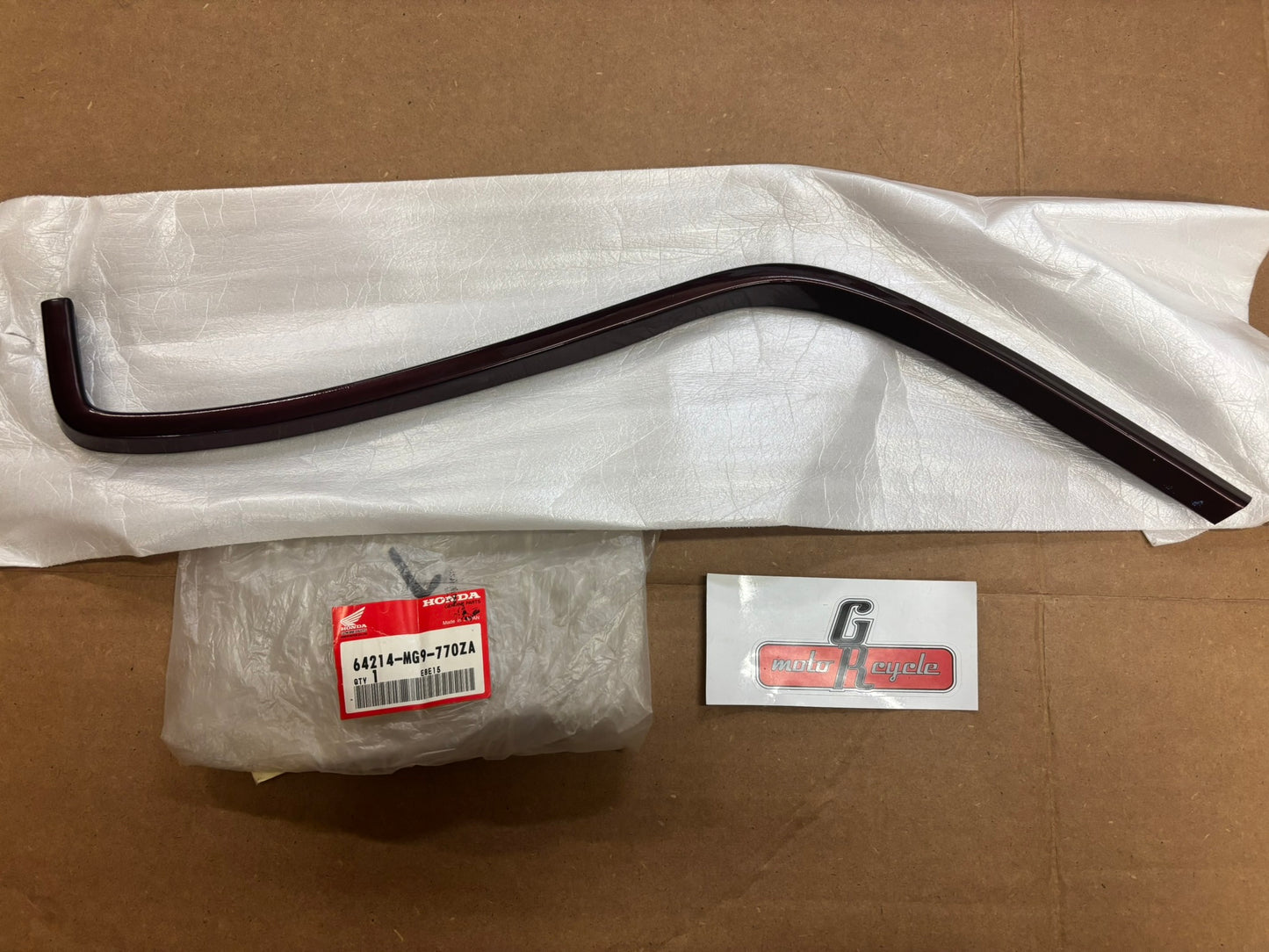 HONDA LEFT COWL TRIM MOLDING *R-114C-U* 64214-MG9-770ZA H222